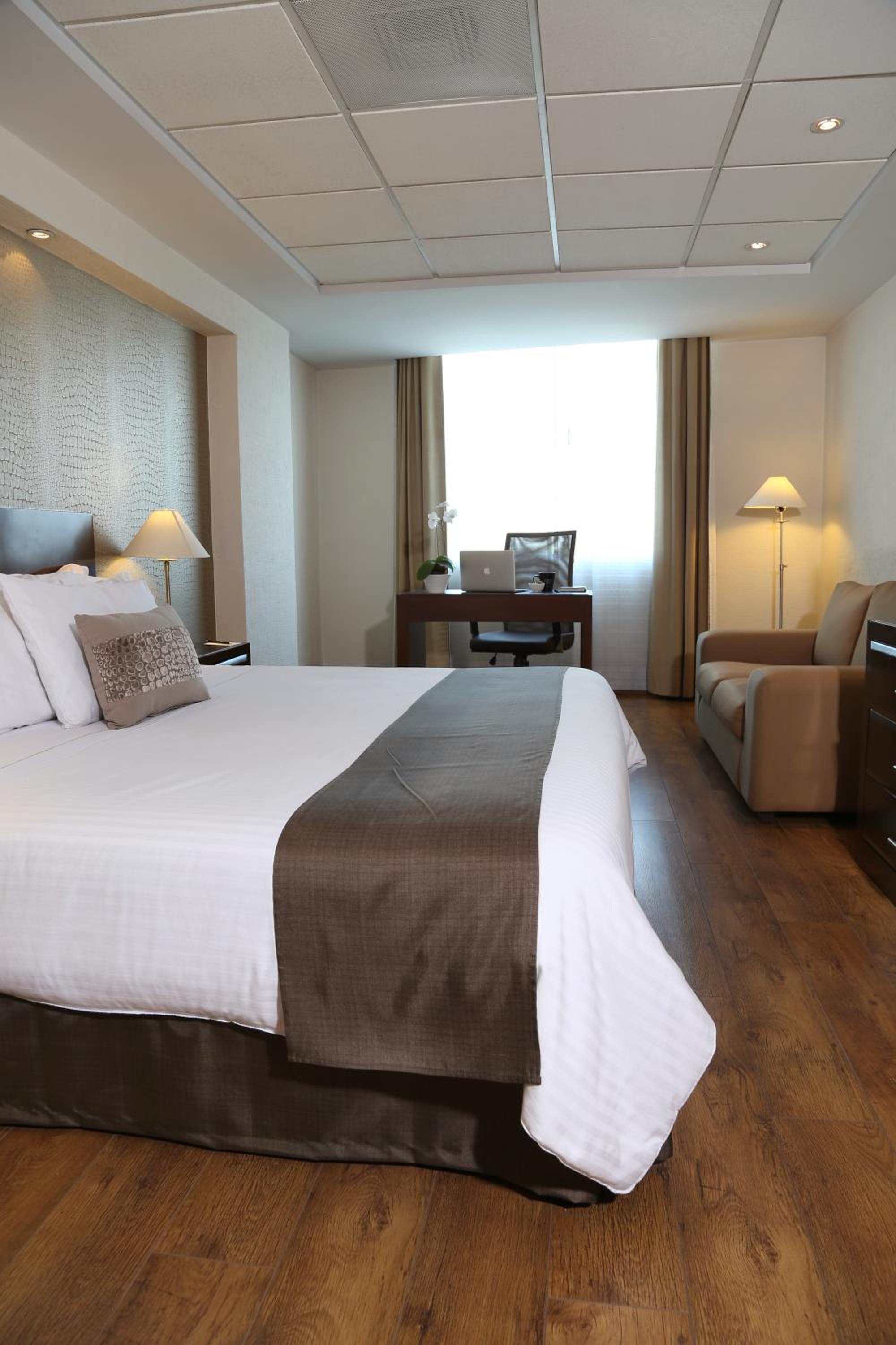 Superior Room with King Size bed - Photo 8