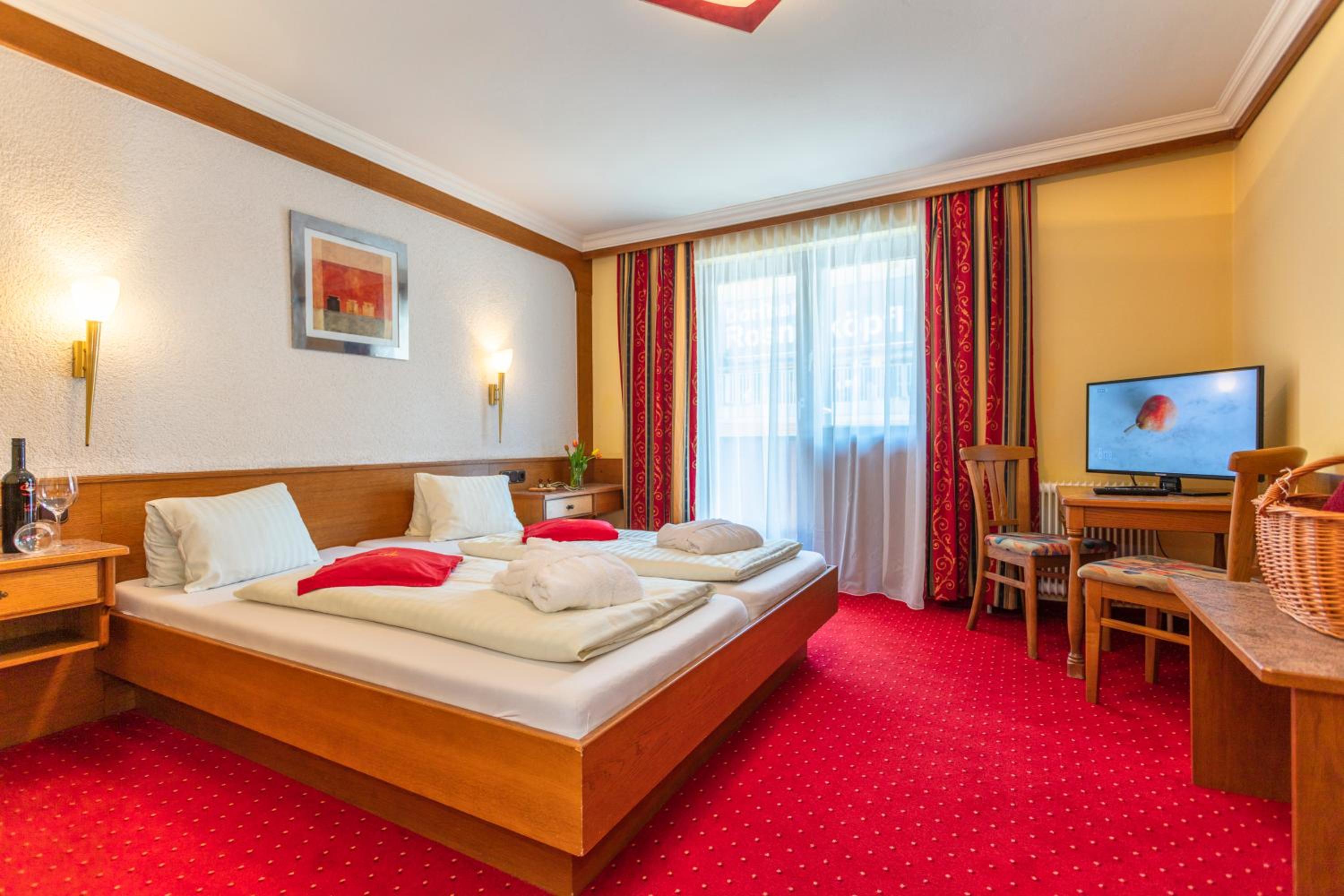 Double Room with Balcony photo 2