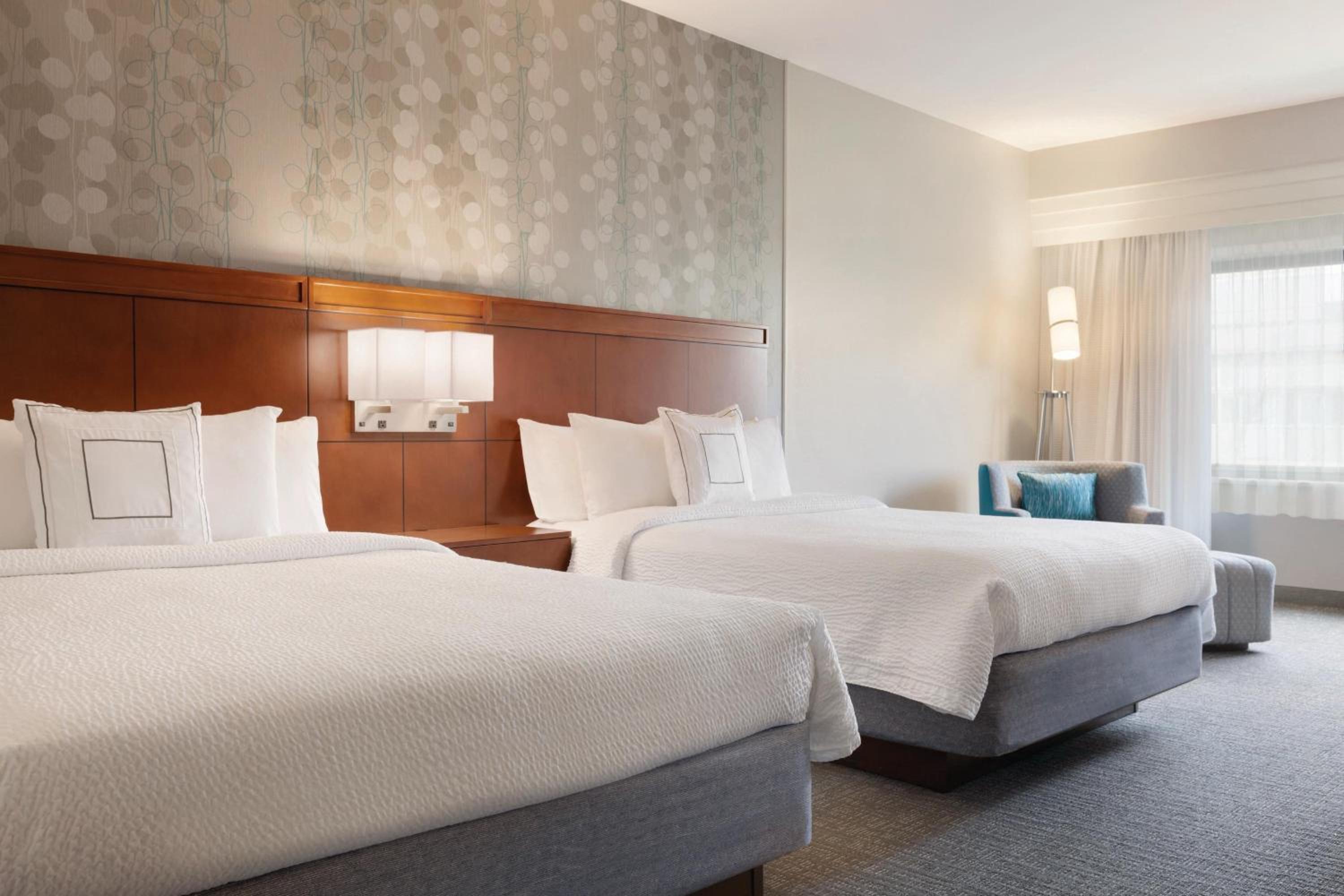 Queen Room with Two Queen Beds - Photo 1