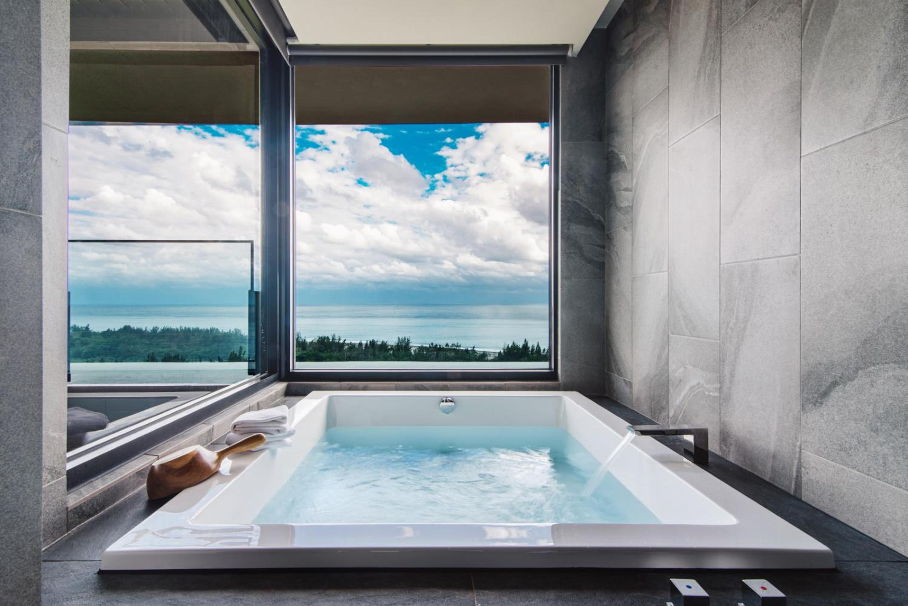 Building Tranquil - Deluxe Junior Suite with Ocean View - Photo 3