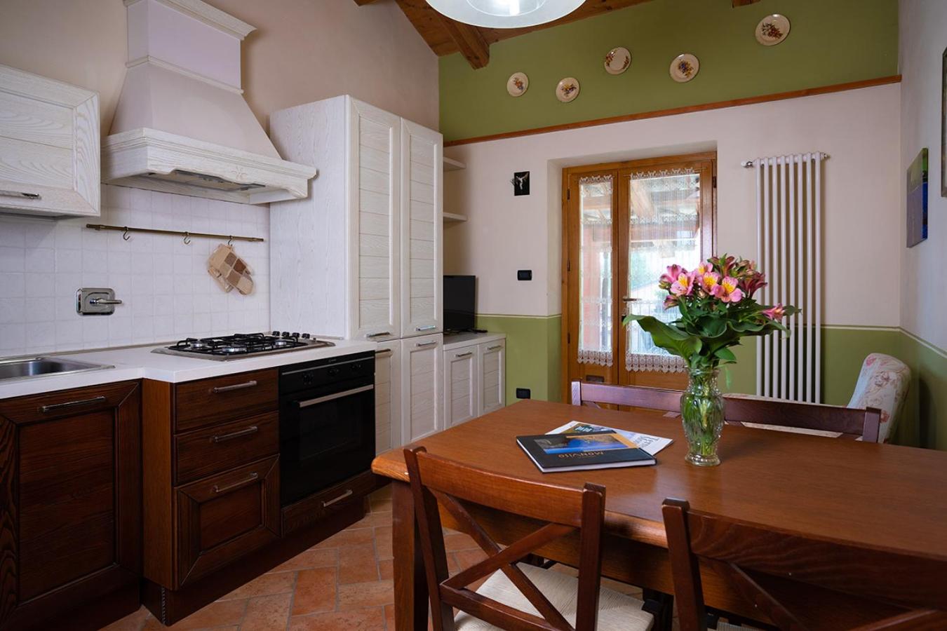 Apartment - Split Level - Photo 5