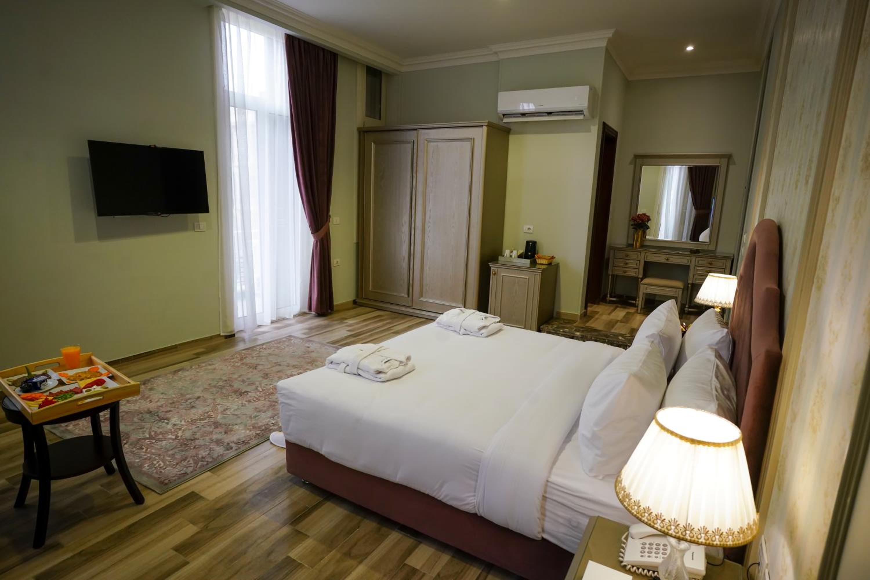 Suite with City View photo 1
