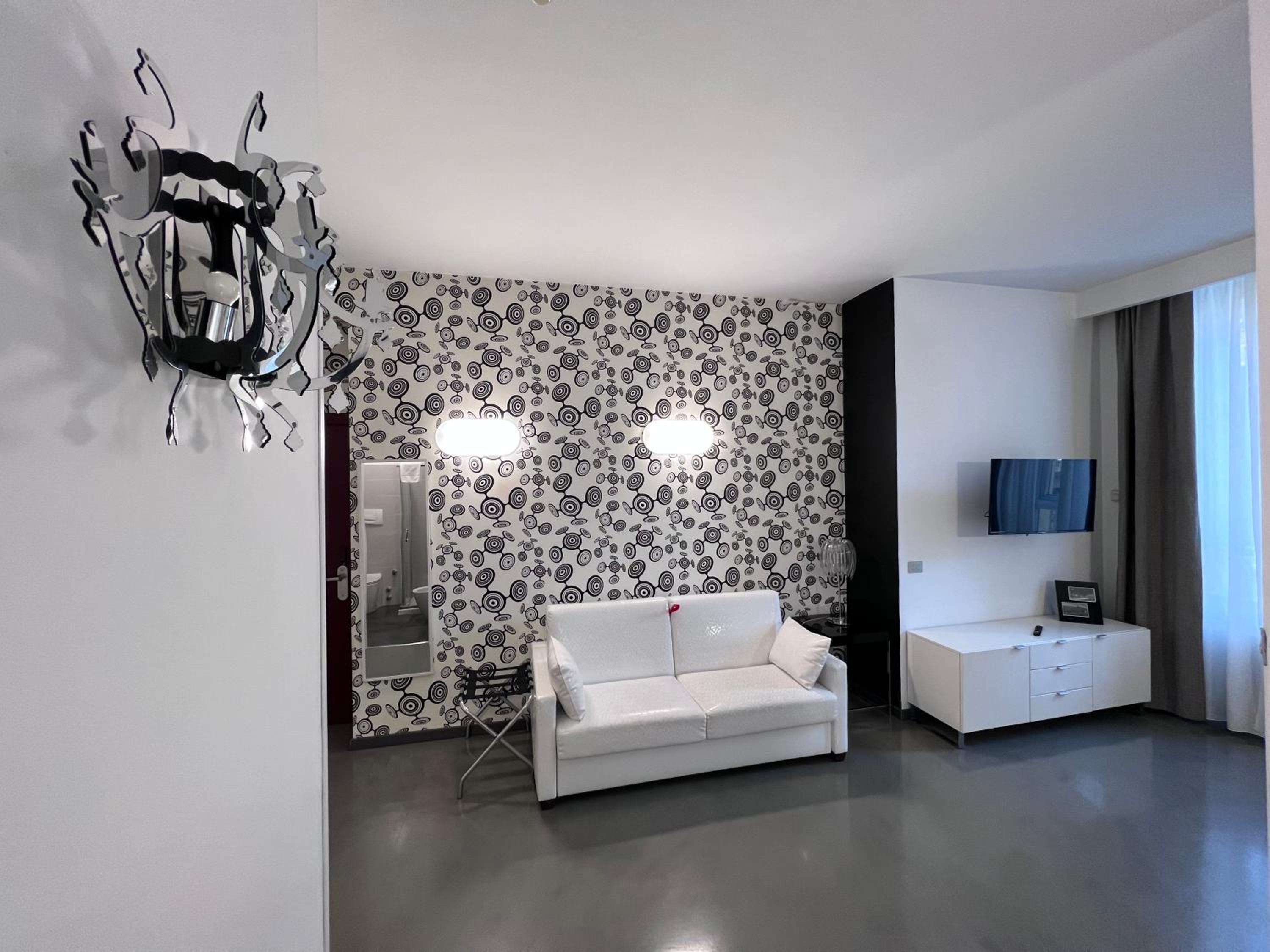 Deluxe Studio (4 Adults) - Photo 18