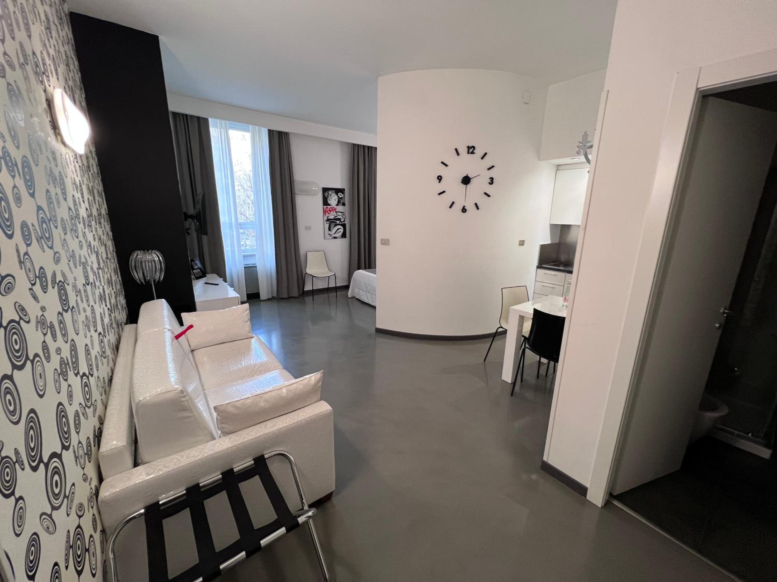 Deluxe Studio (4 Adults) - Photo 19