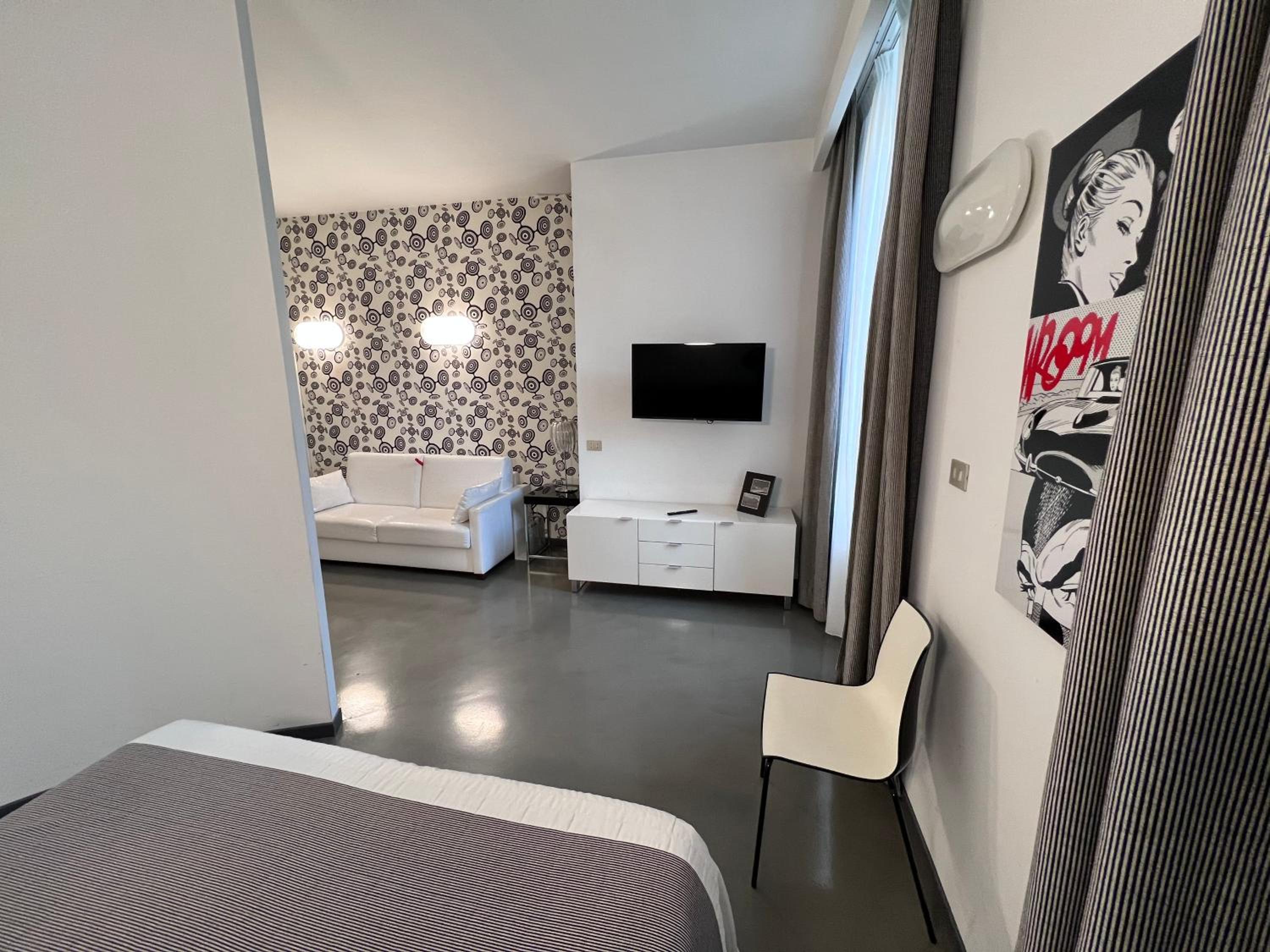 Deluxe Studio (4 Adults) - Photo 12