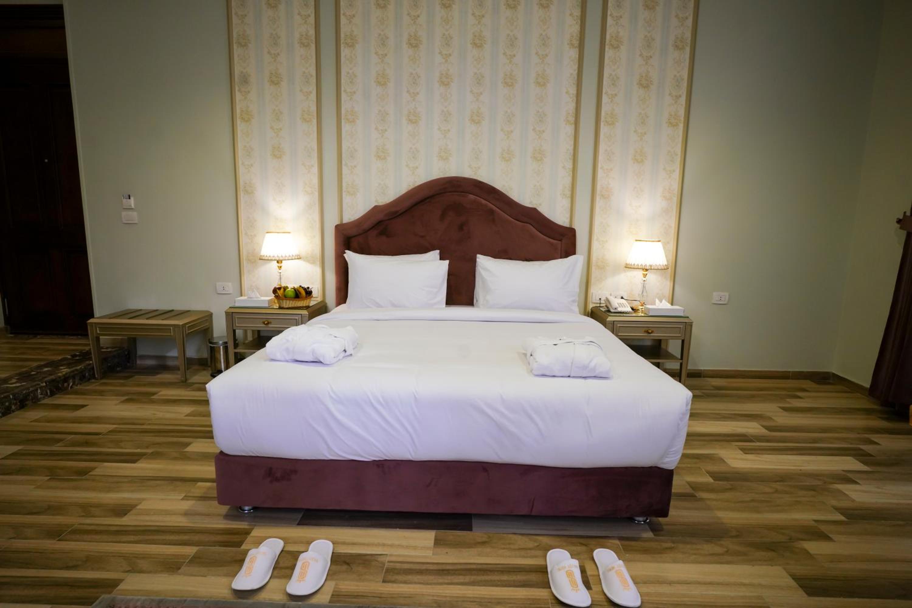 Suite with City View photo 3