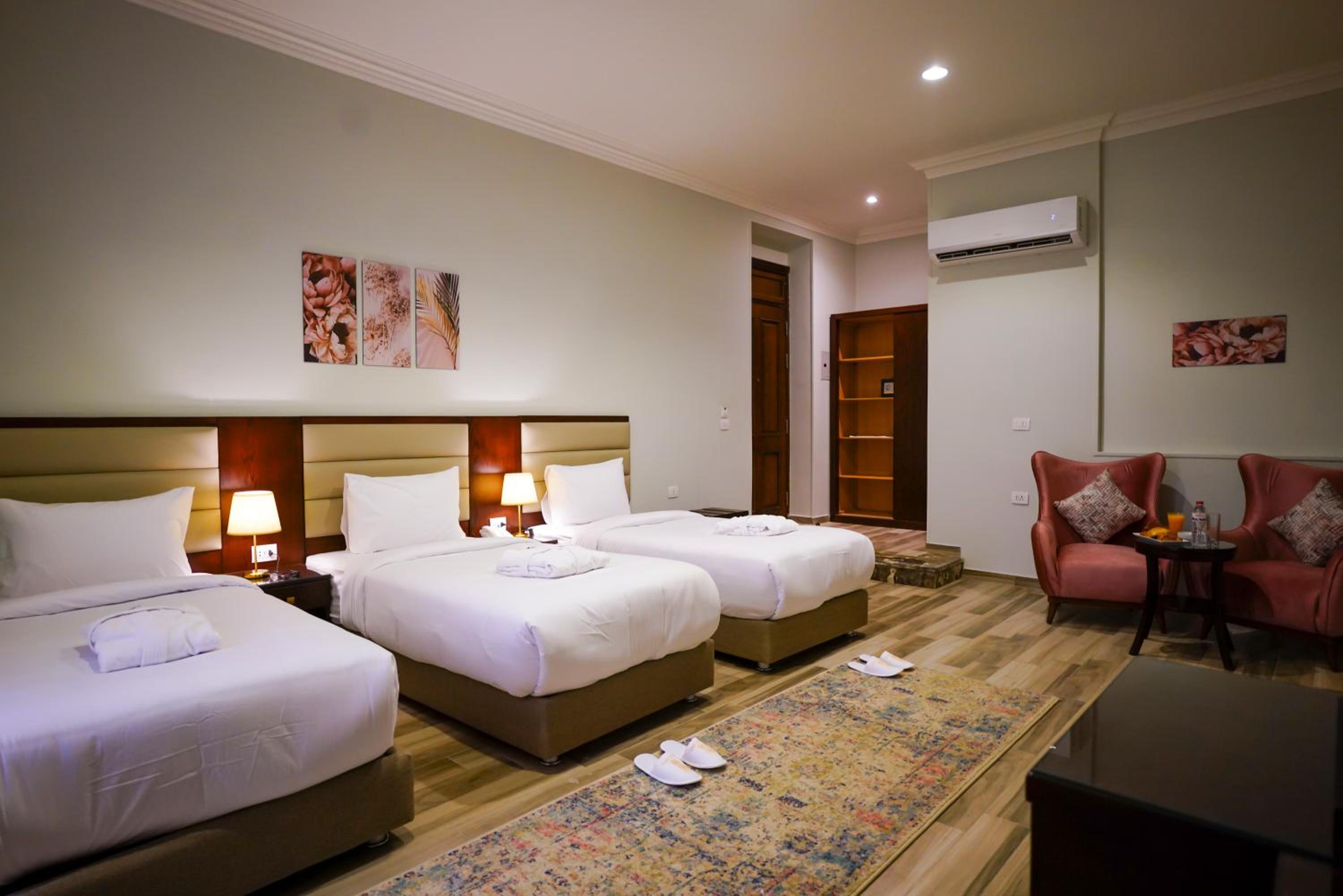 Deluxe Triple Room photo 3