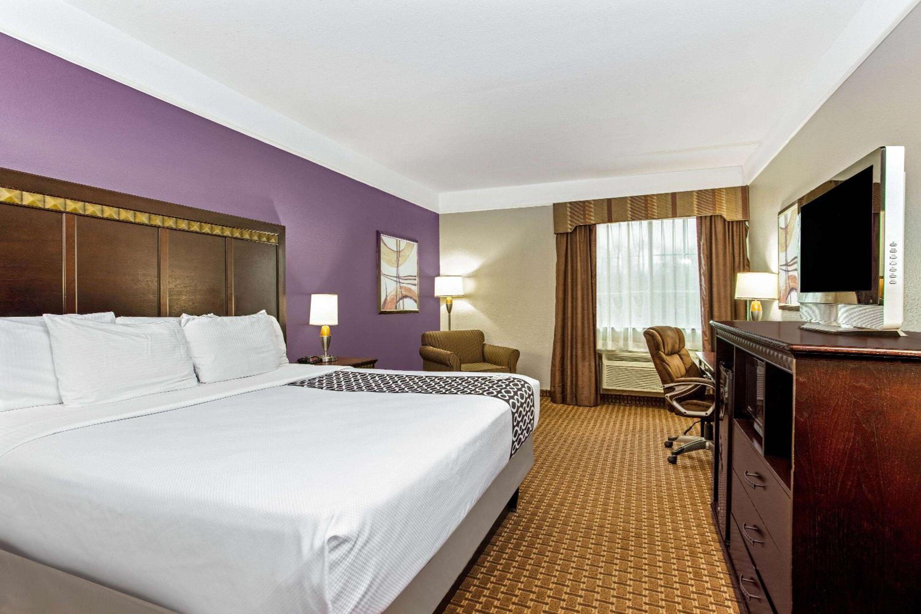 King Room - Non-Smoking - Photo 1