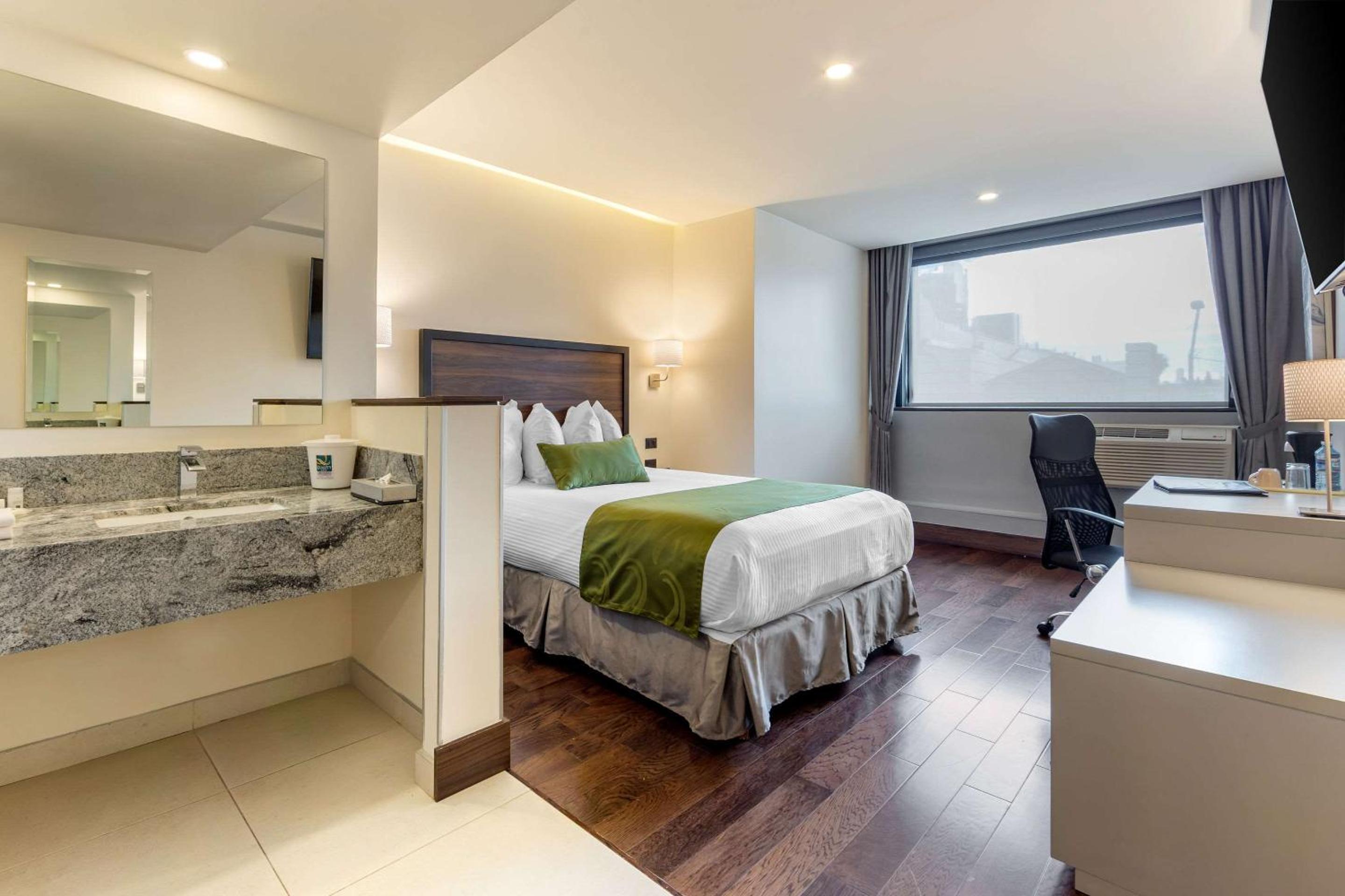 Double or Twin Room - Photo 5