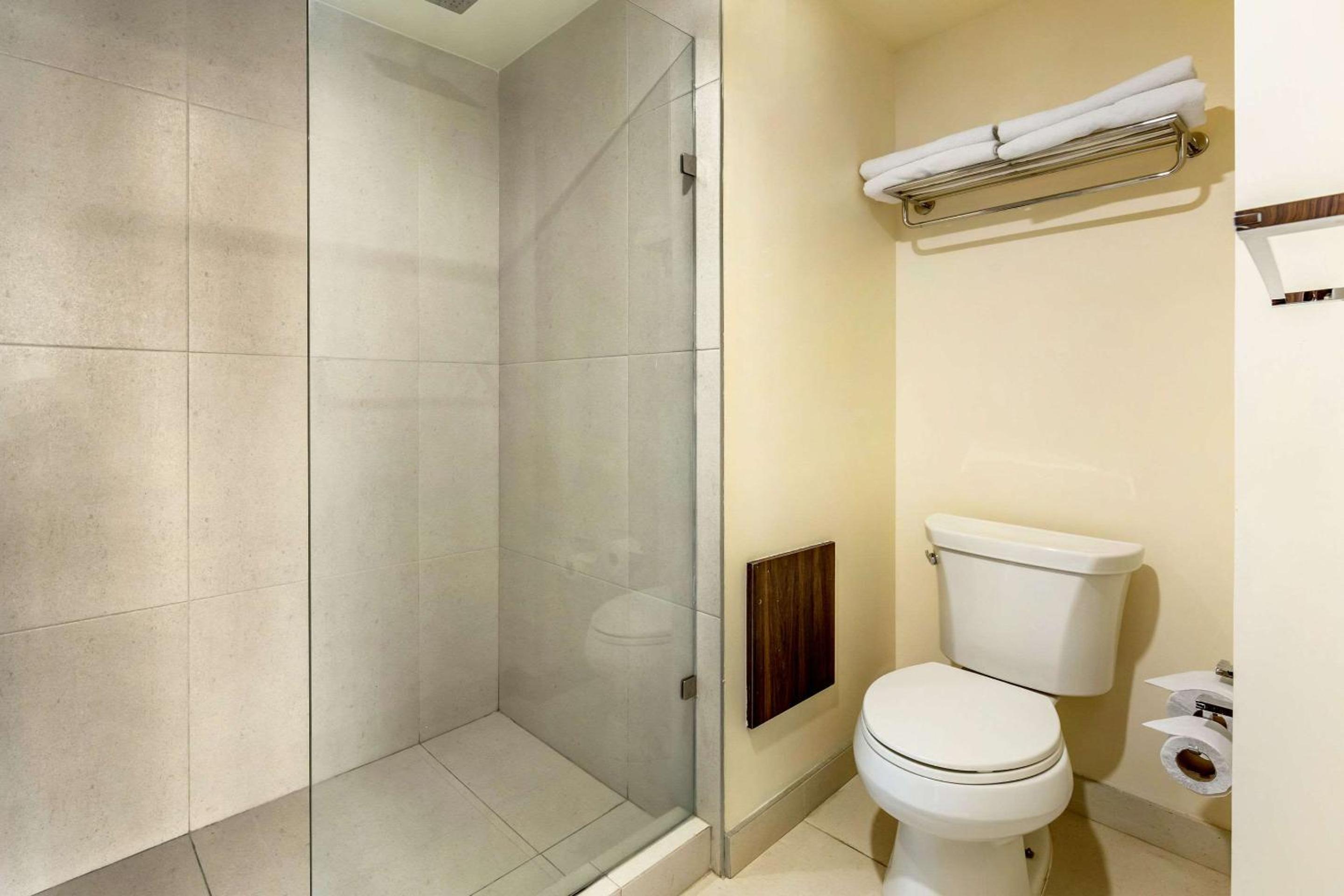 Double or Twin Room - Photo 3