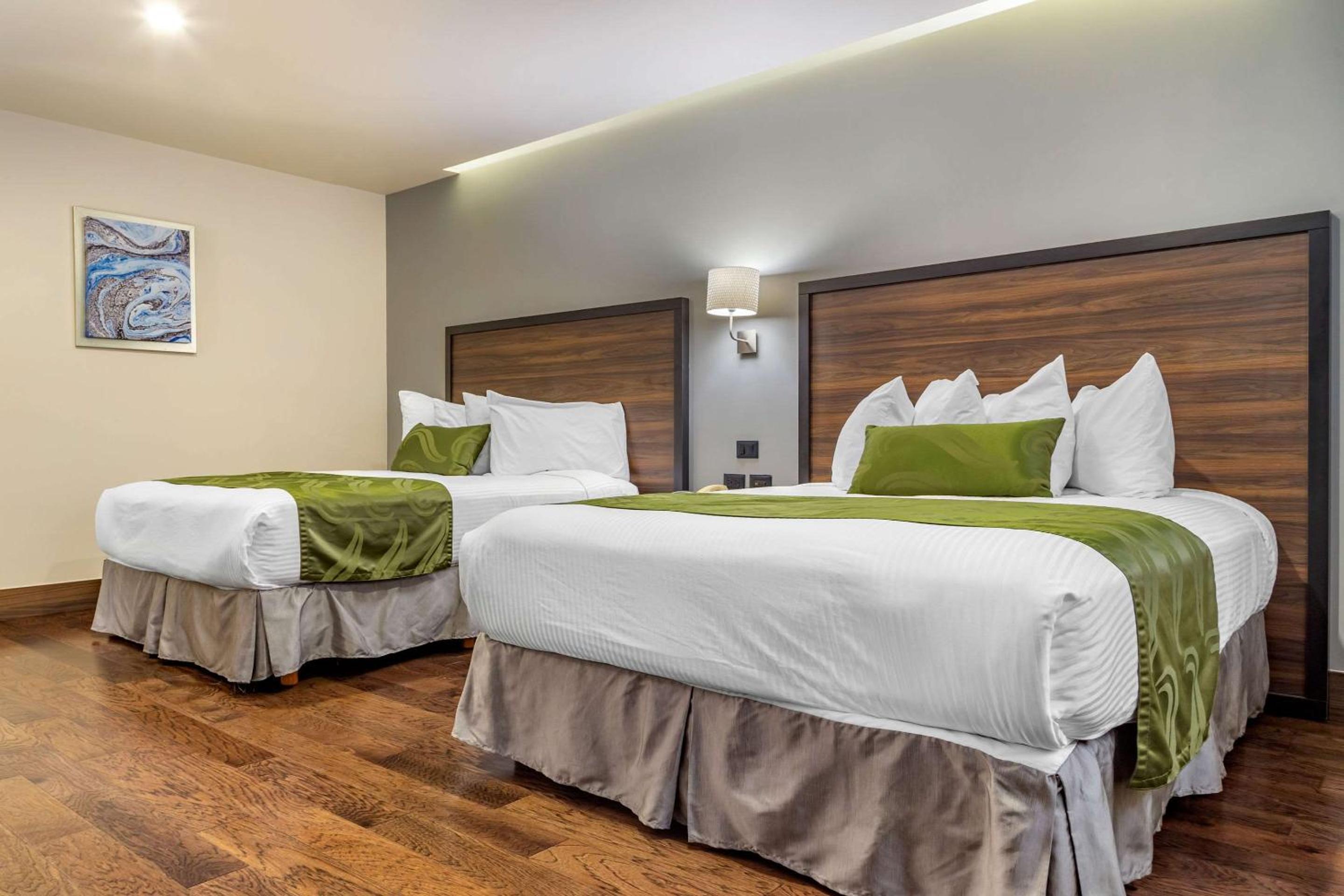 Queen Room with Two Queen Beds - Disability Access/Non-Smoking - Photo 4