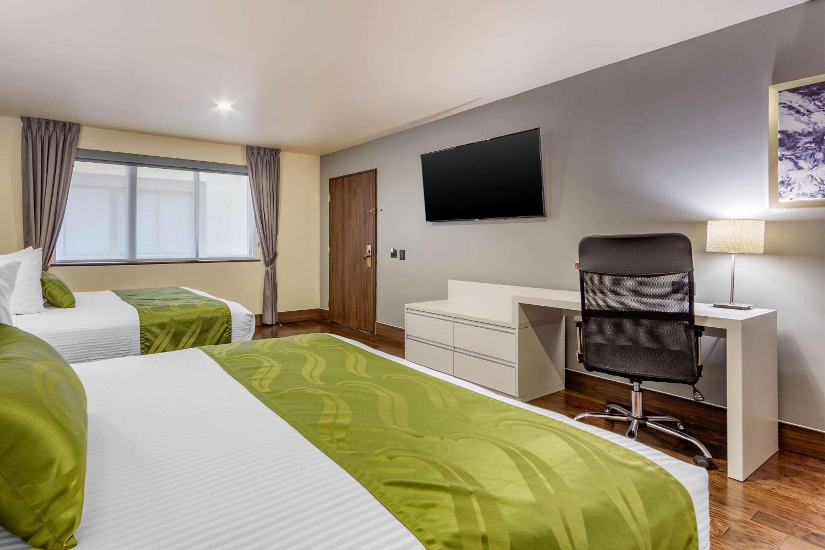 Queen Room with Two Queen Beds - Disability Access/Non-Smoking - Photo 3