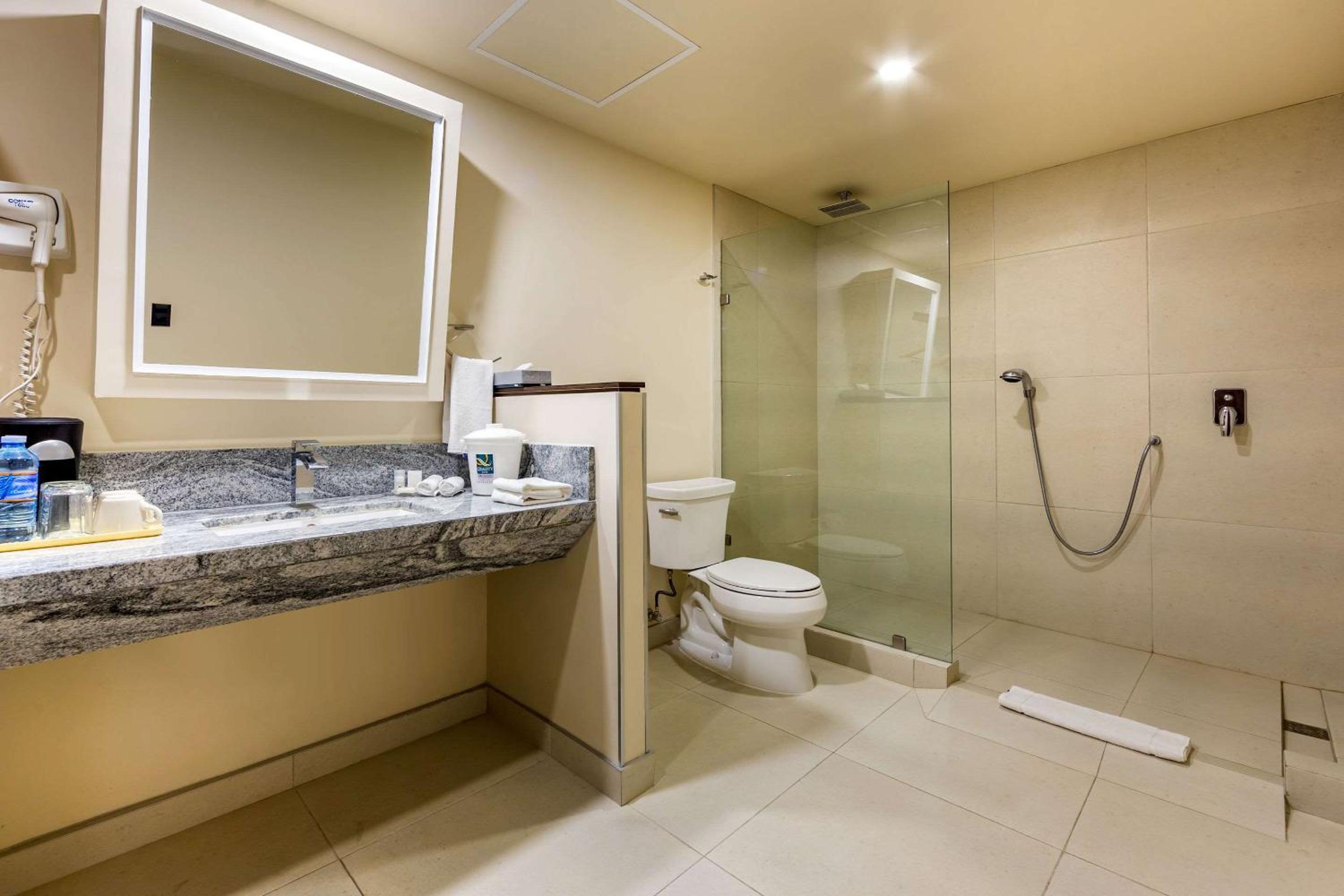 Queen Room with Two Queen Beds - Disability Access/Non-Smoking - Photo 2