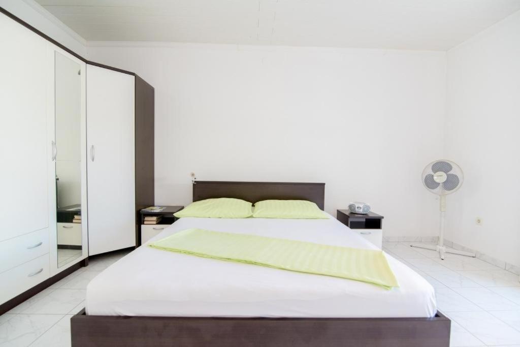 Studio Apartment with Terrace and Sea View - Photo 1