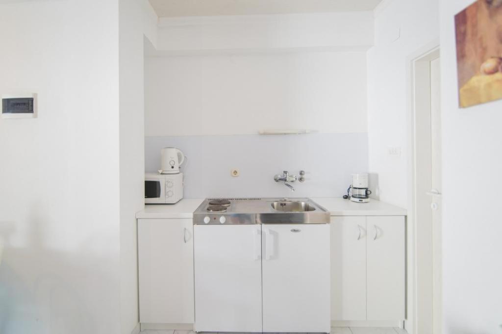 Studio Apartment with Terrace and Sea View - Photo 5