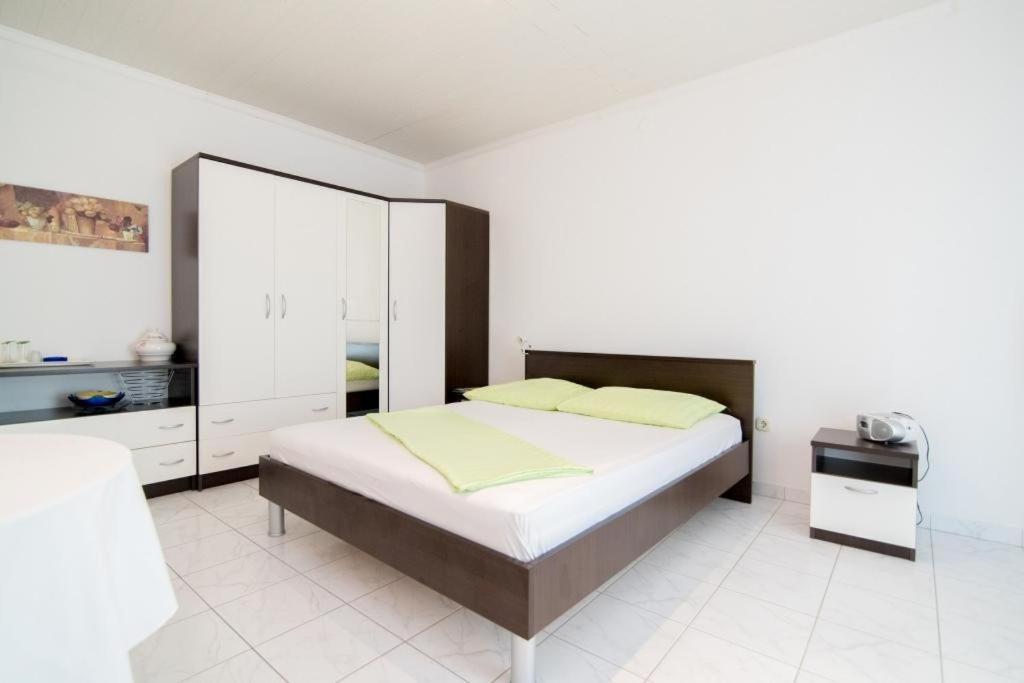 Studio Apartment with Terrace and Sea View - Photo 7