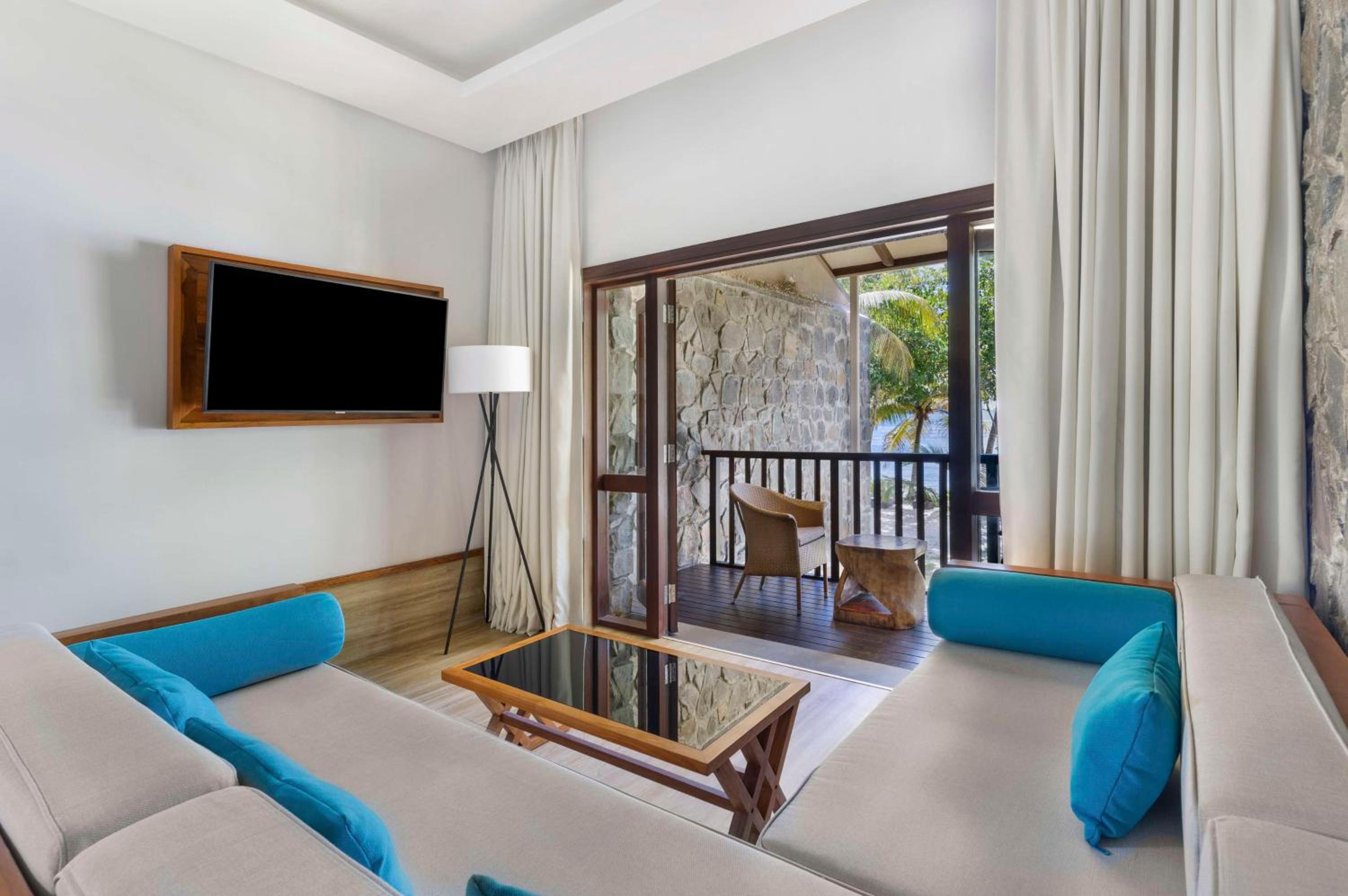 Deluxe Ocean View King Room - Photo 4