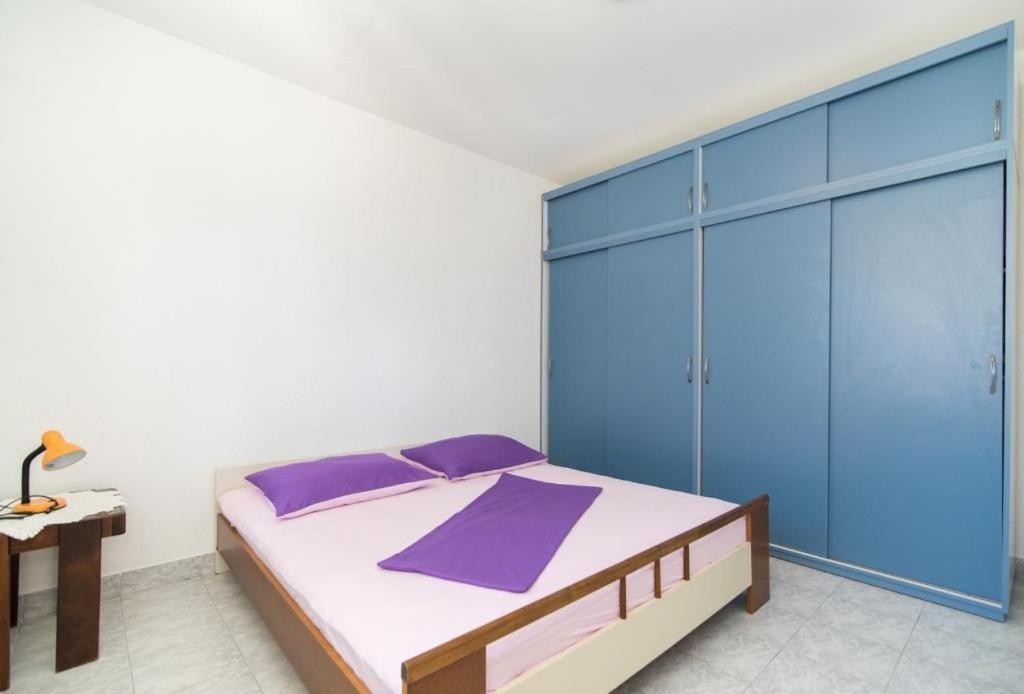 One-Bedroom Apartment with Terrace and Sea View - Photo 1