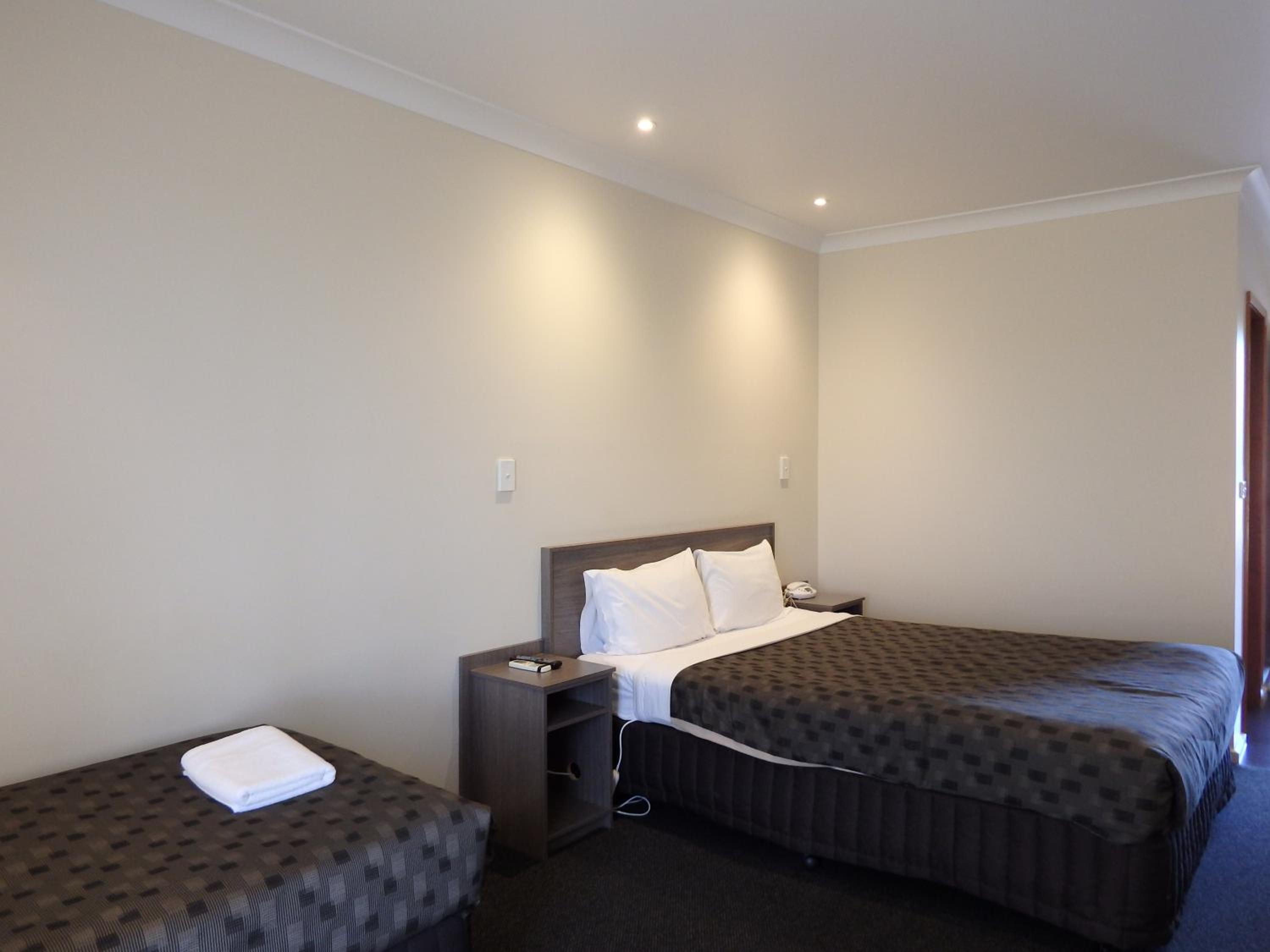 Twin Room - Photo 4