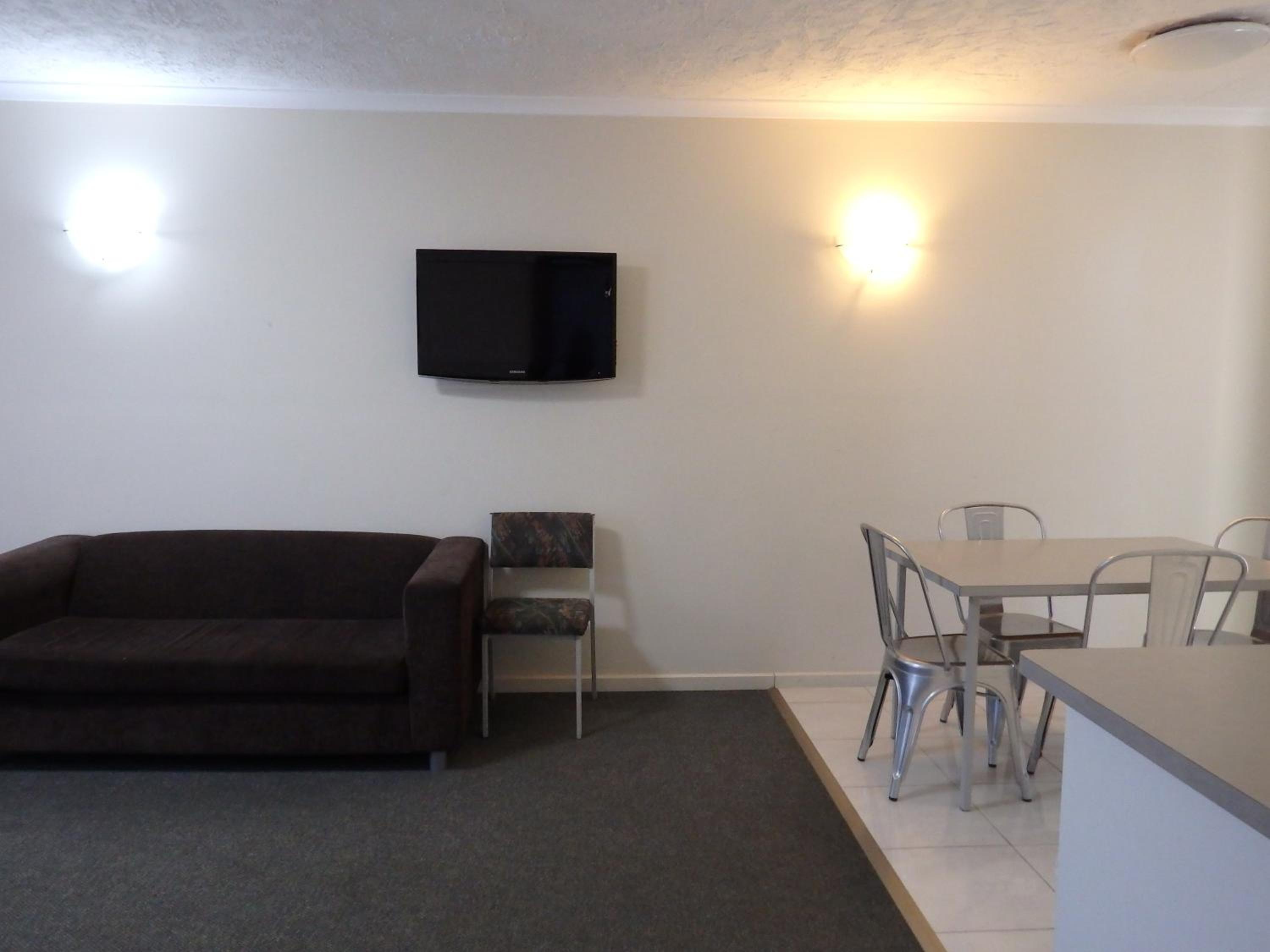 Two-Bedroom Apartment - Weekly Rate photo 1