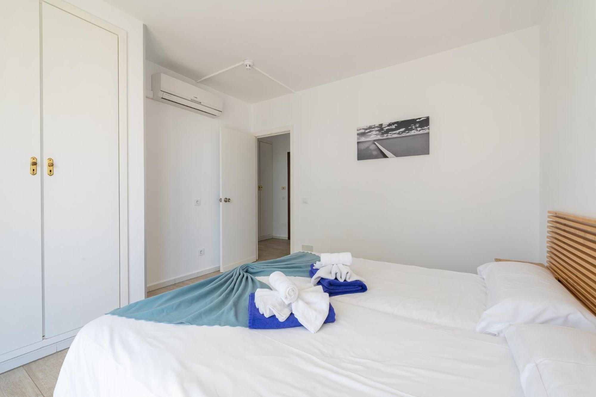 Standard One-Bedroom Apartment with Pool View & Partial Sea View thumbnail 5
