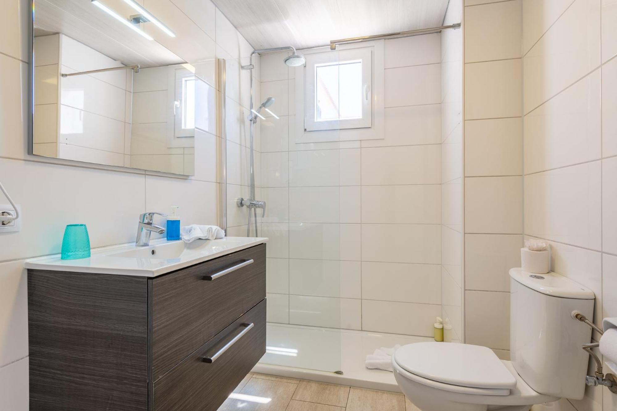 Standard One-Bedroom Apartment with Pool View & Partial Sea View thumbnail 6