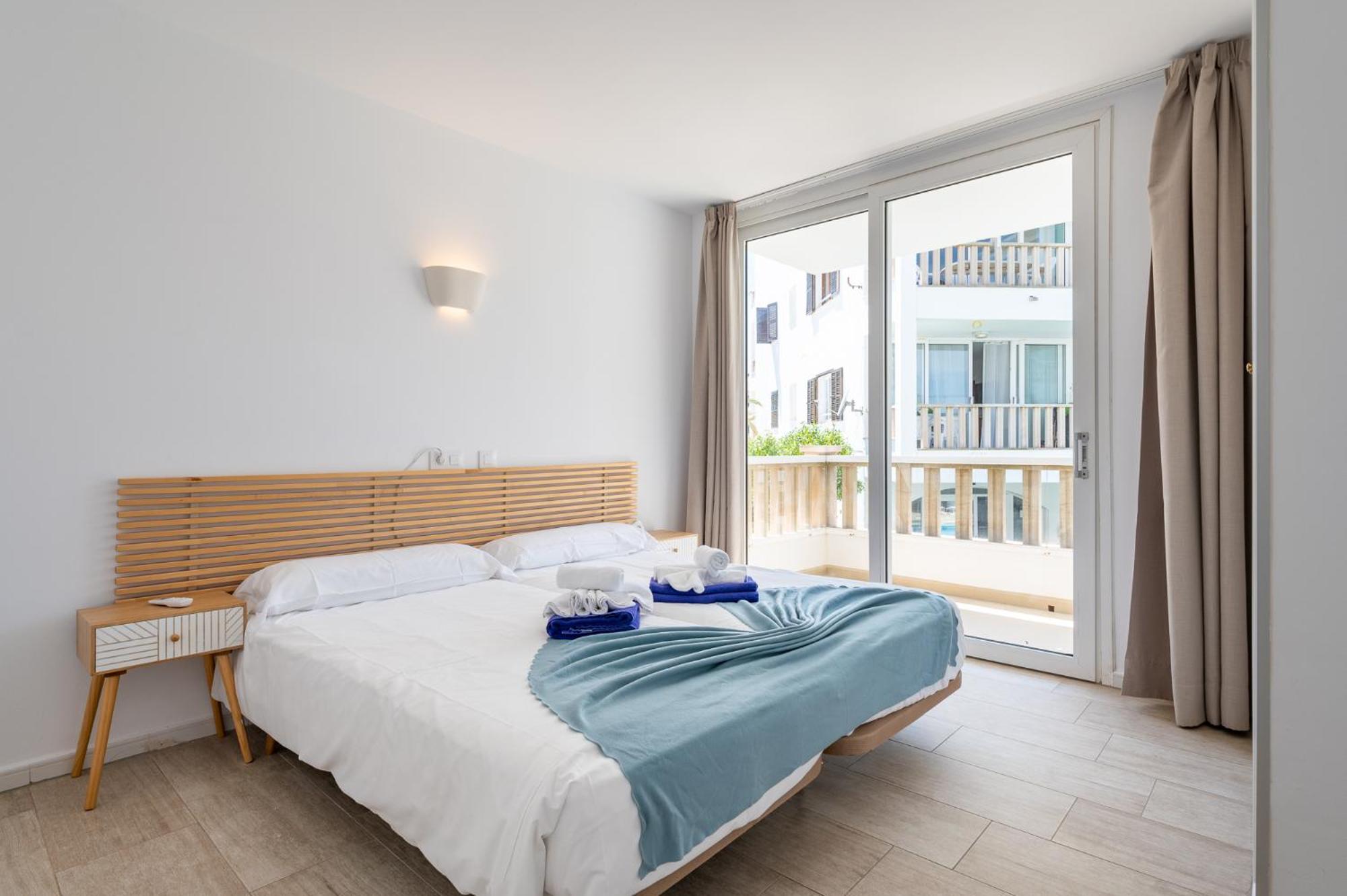 Standard One-Bedroom Apartment with Pool View & Partial Sea View