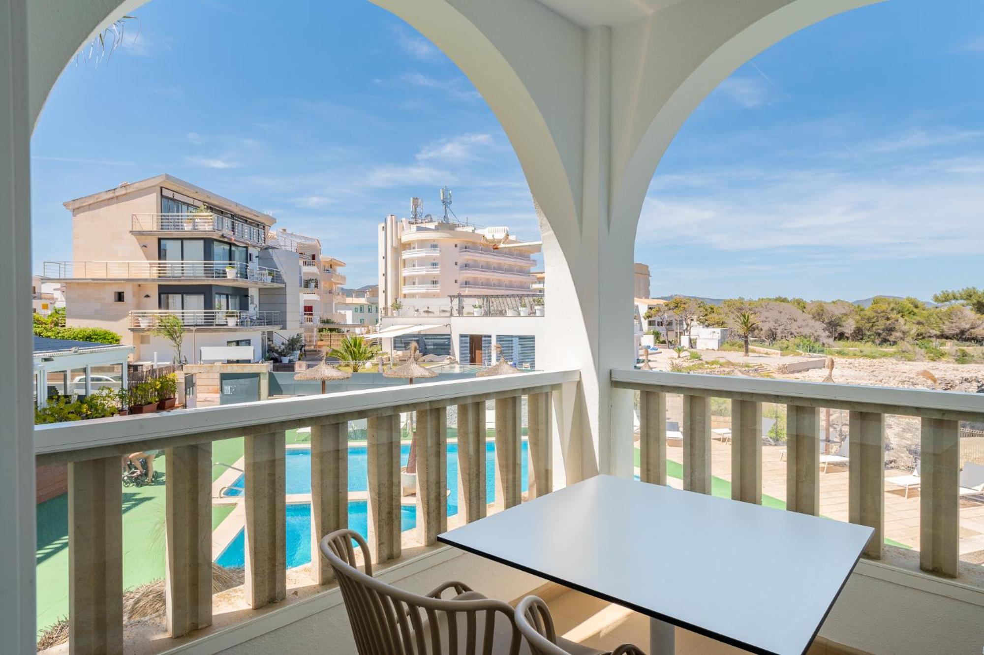 Standard One-Bedroom Apartment with Pool View & Partial Sea View thumbnail 6