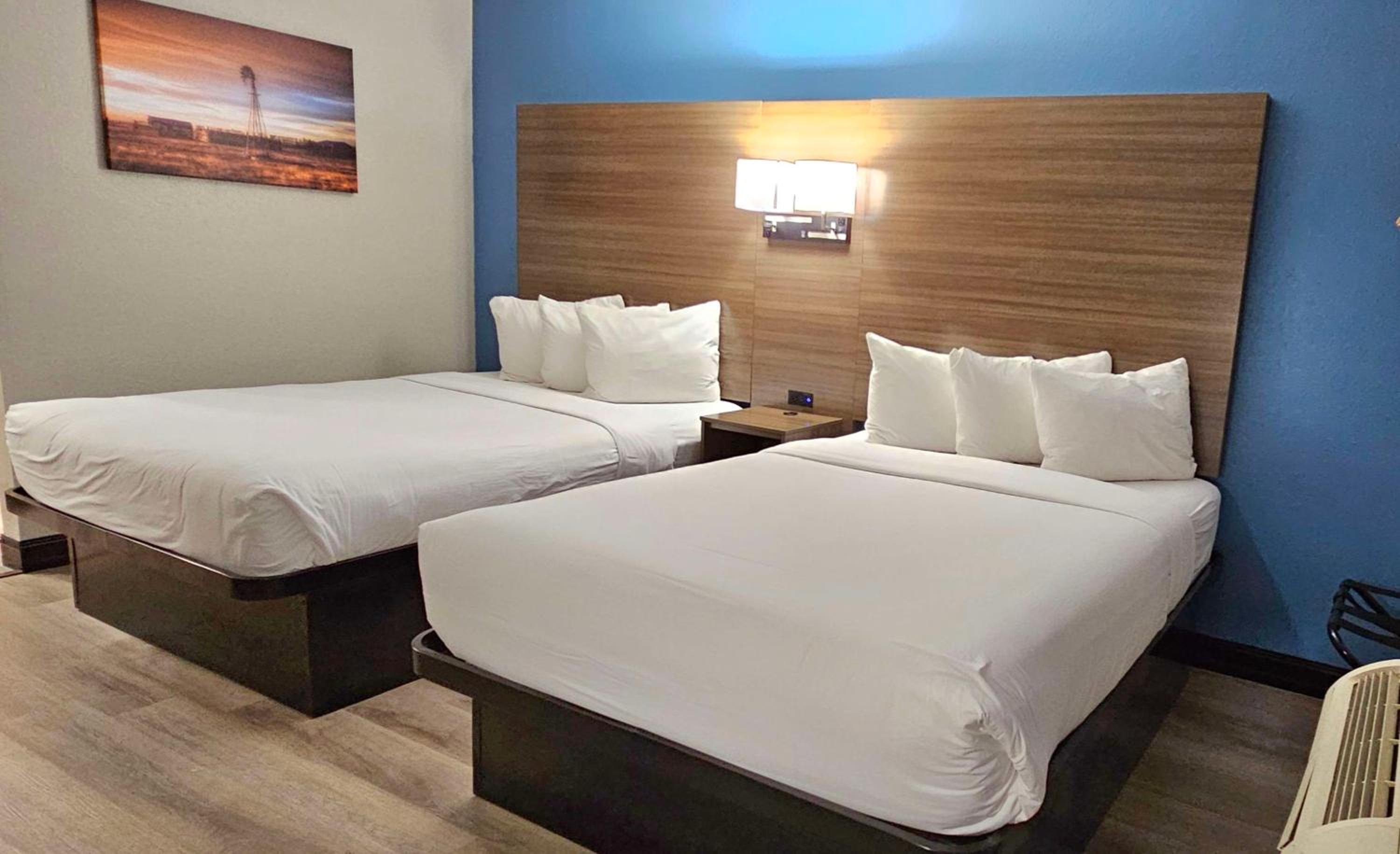 Double Room with Two Double Beds and Kitchenette - Non-Smoking - Photo 1