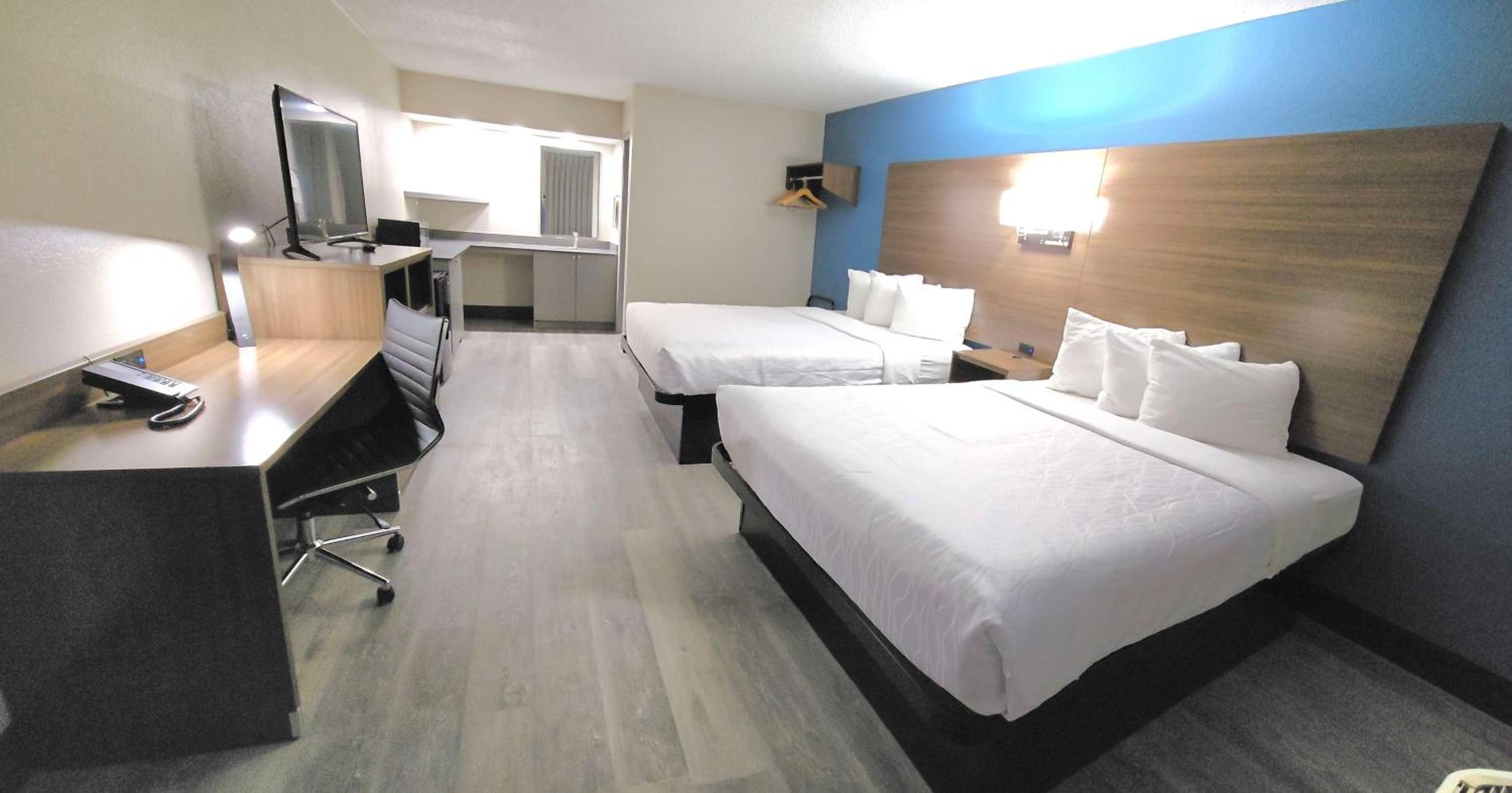 Double Room with Two Double Beds and Kitchenette - Non-Smoking - Photo 2