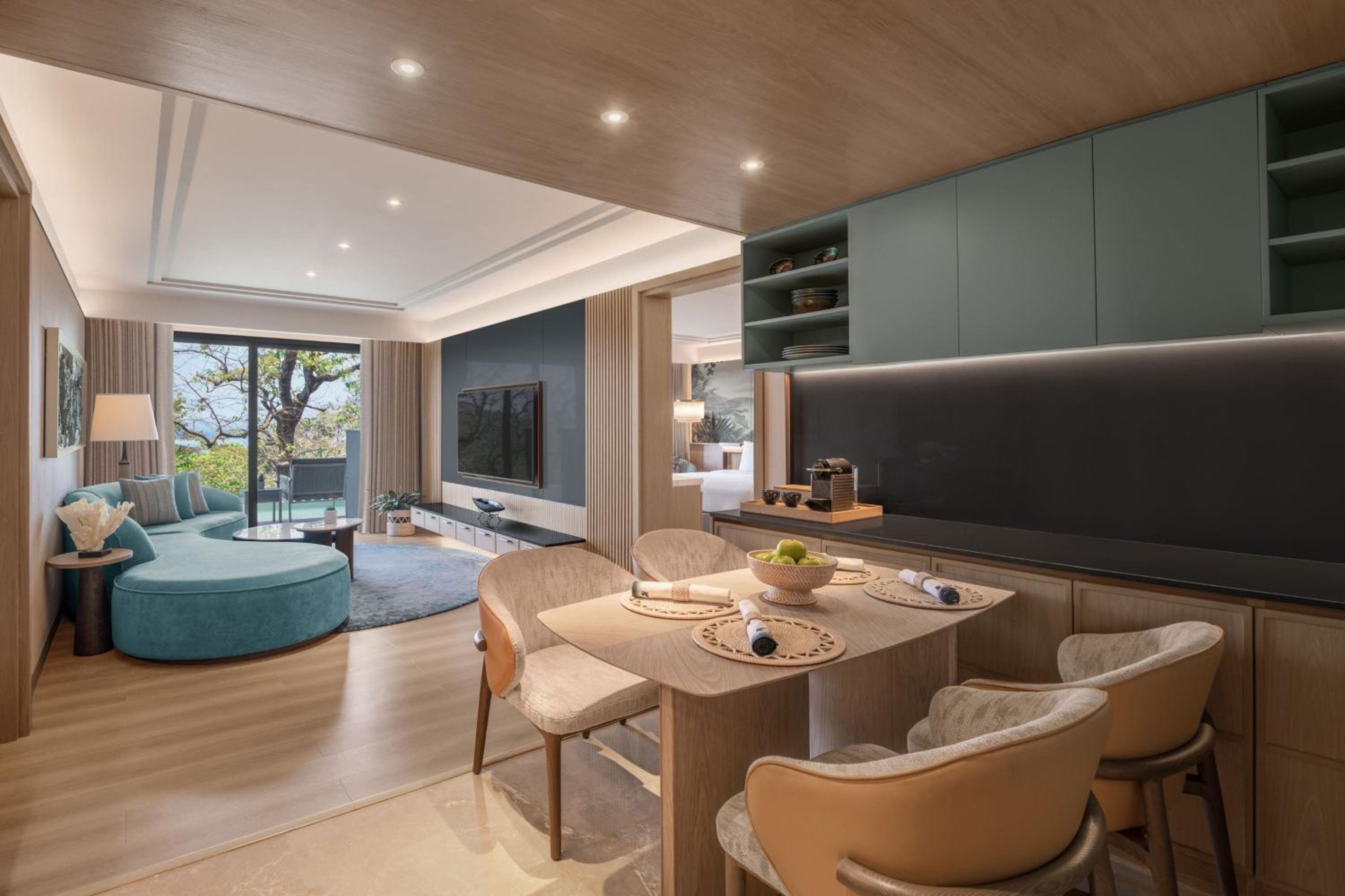 Two-Bedroom Family Suite with One King and Two Twins Bunk Bed - Photo 5