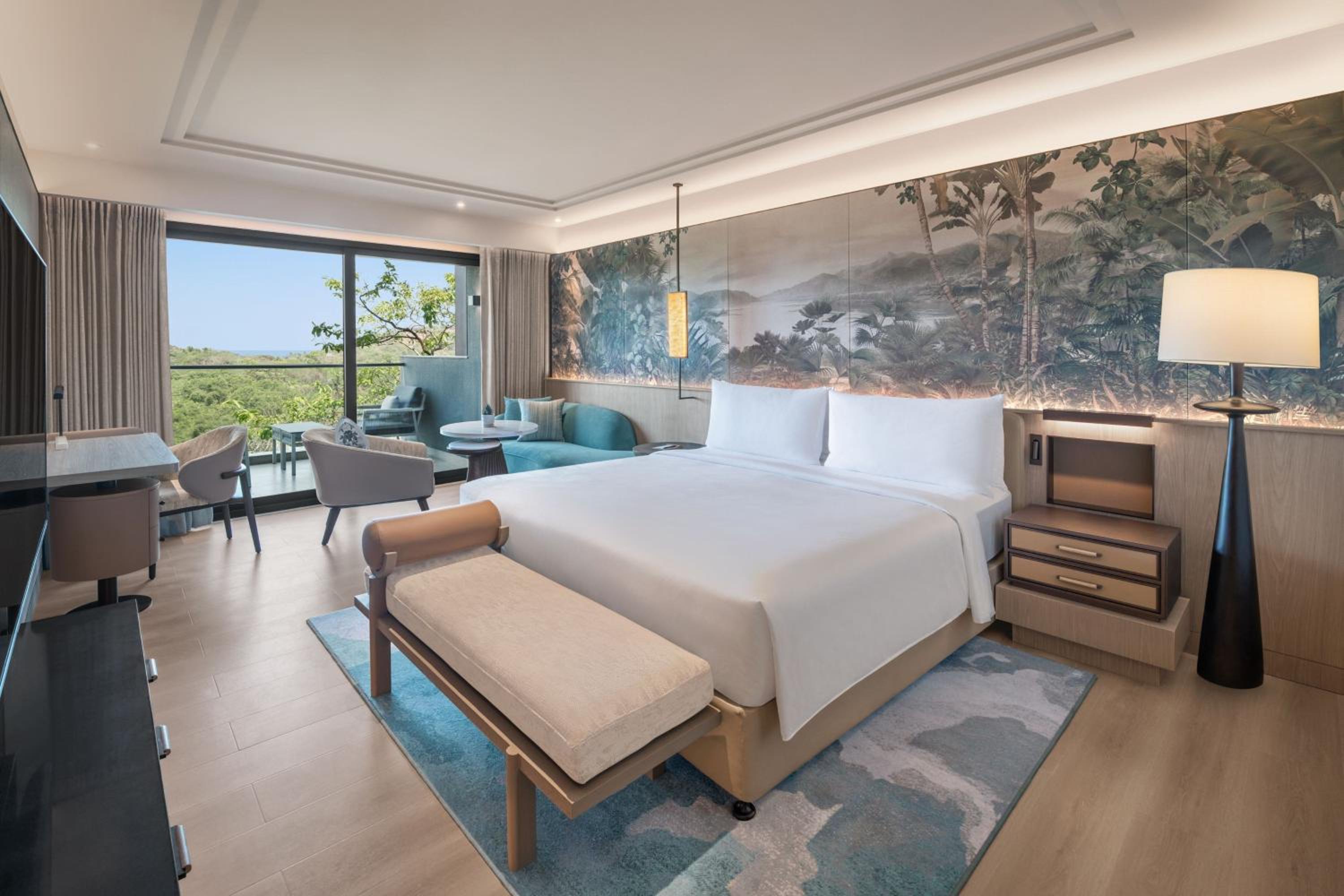 Grand Luxury King Room with Balcony and Forest View - Photo 4