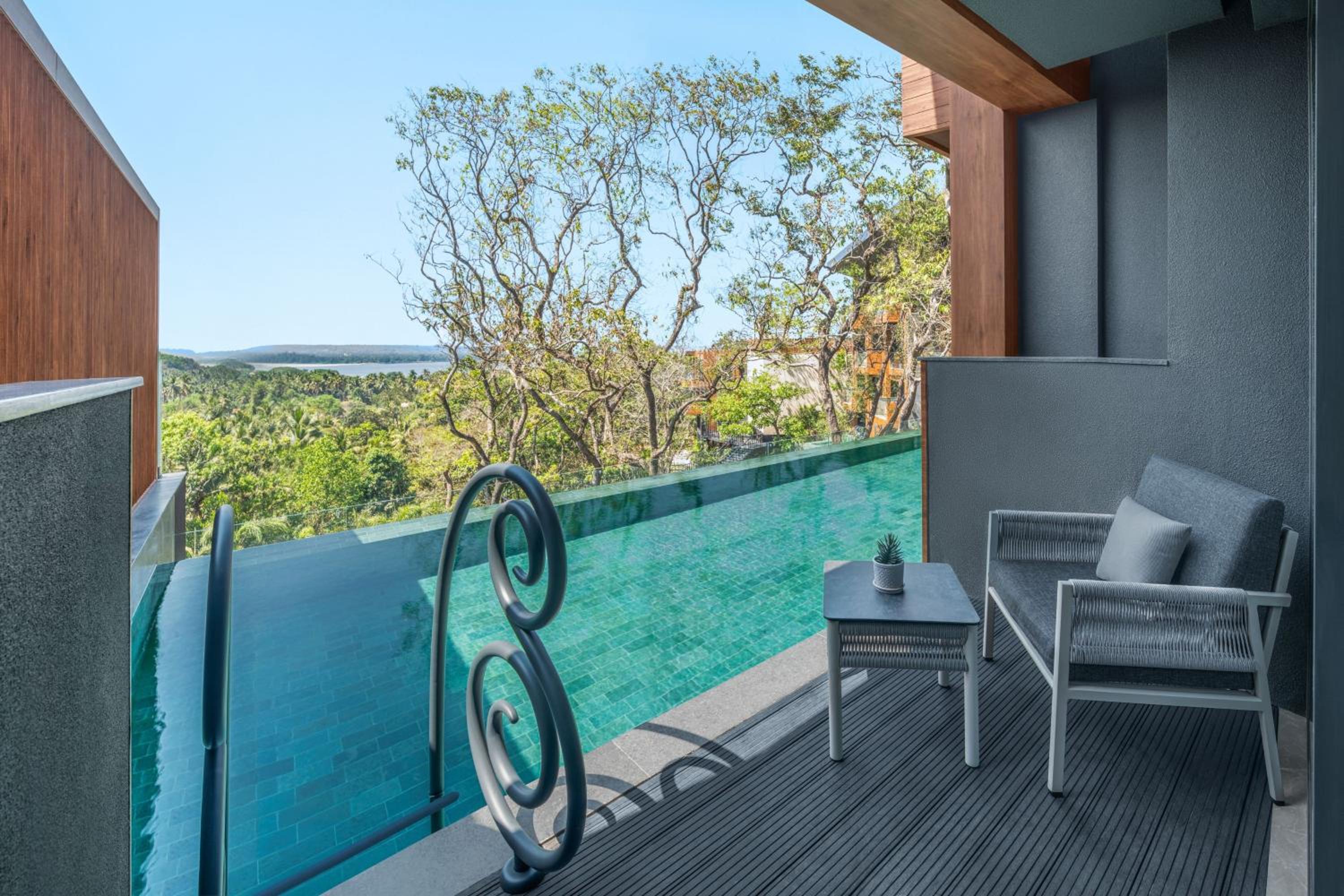 Luxury King Suite with Plunge Pool and Garden View