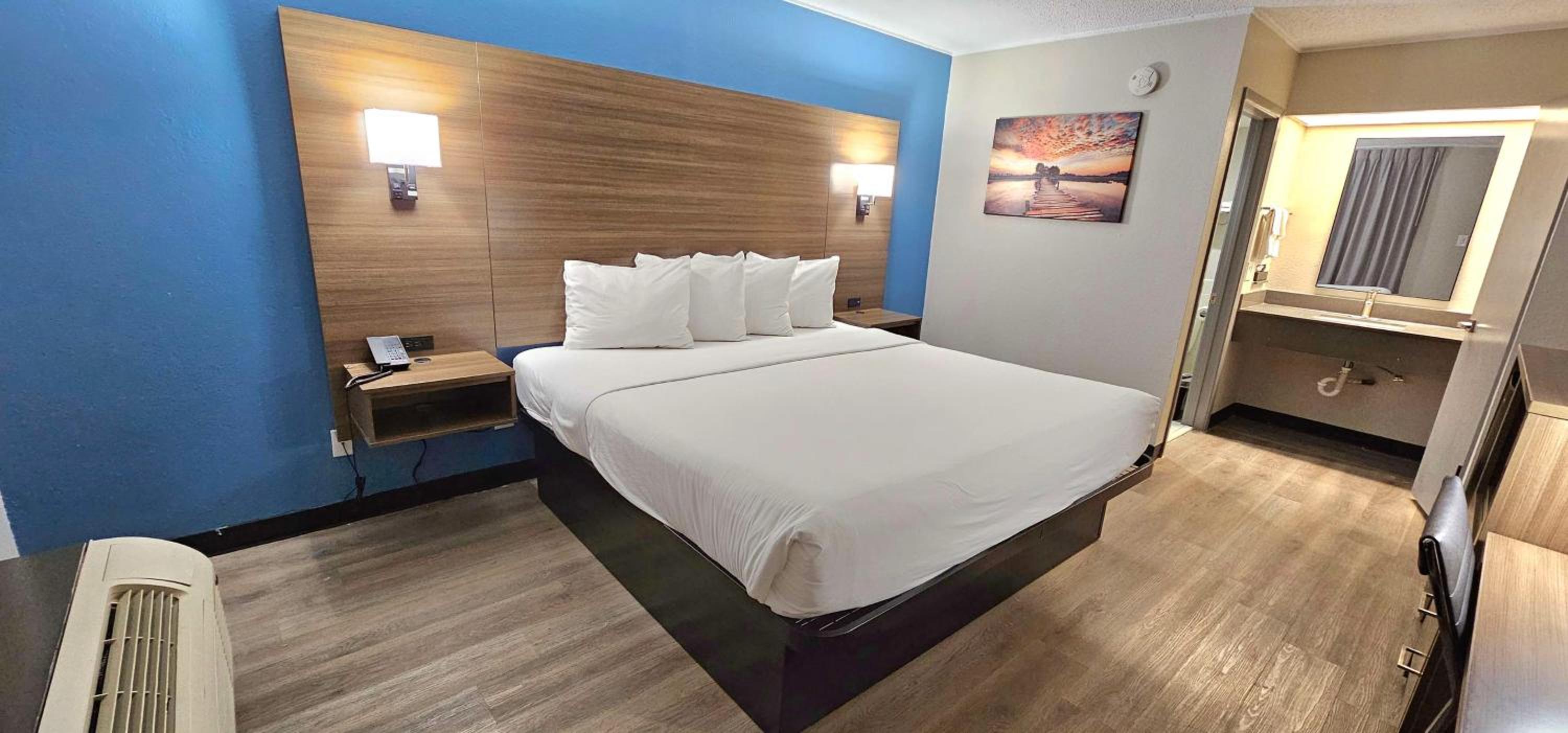 King Room - Non-Smoking - Photo 3