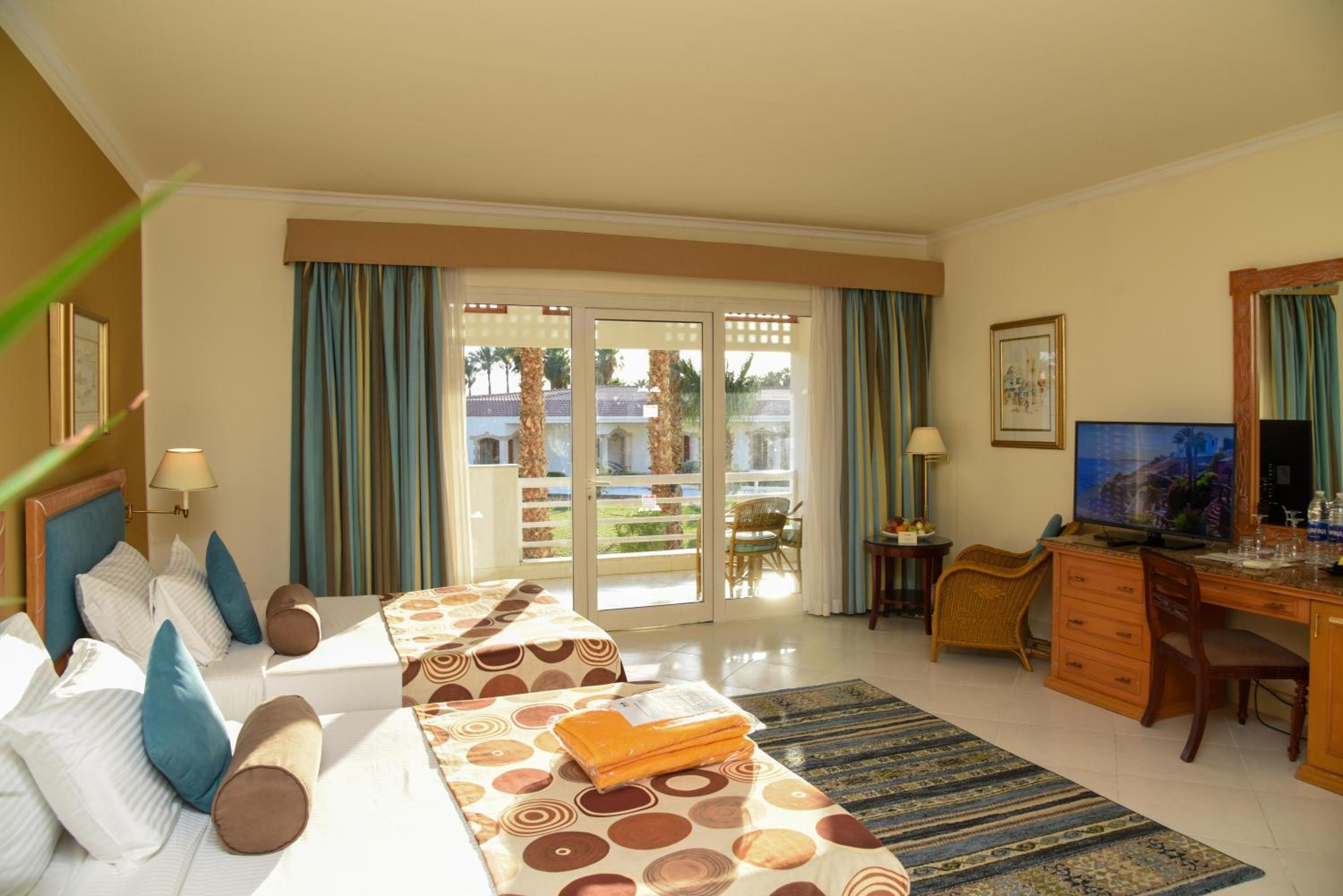 Deluxe Room - Photo 2