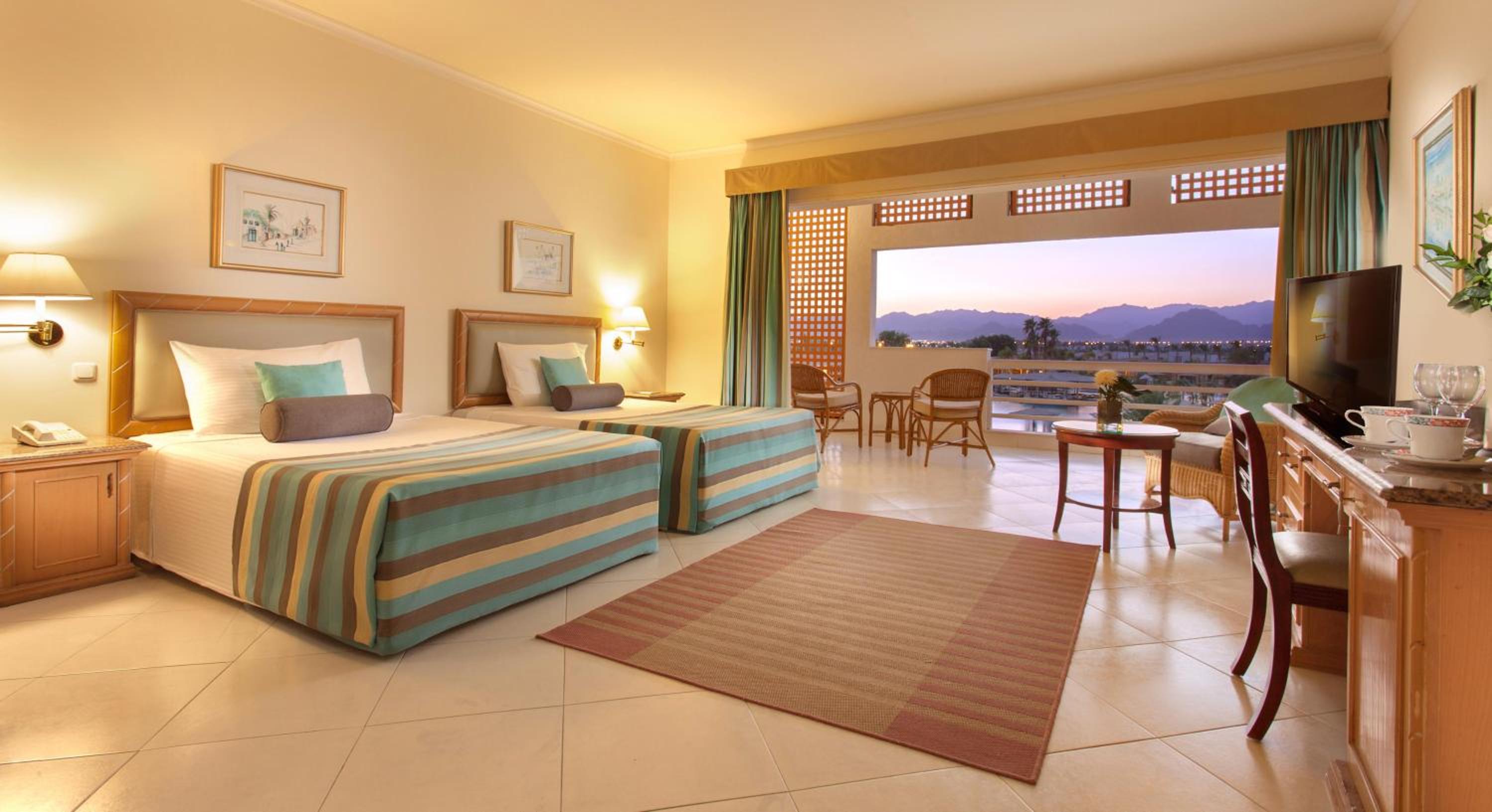 Deluxe Pool View Room - Photo 1