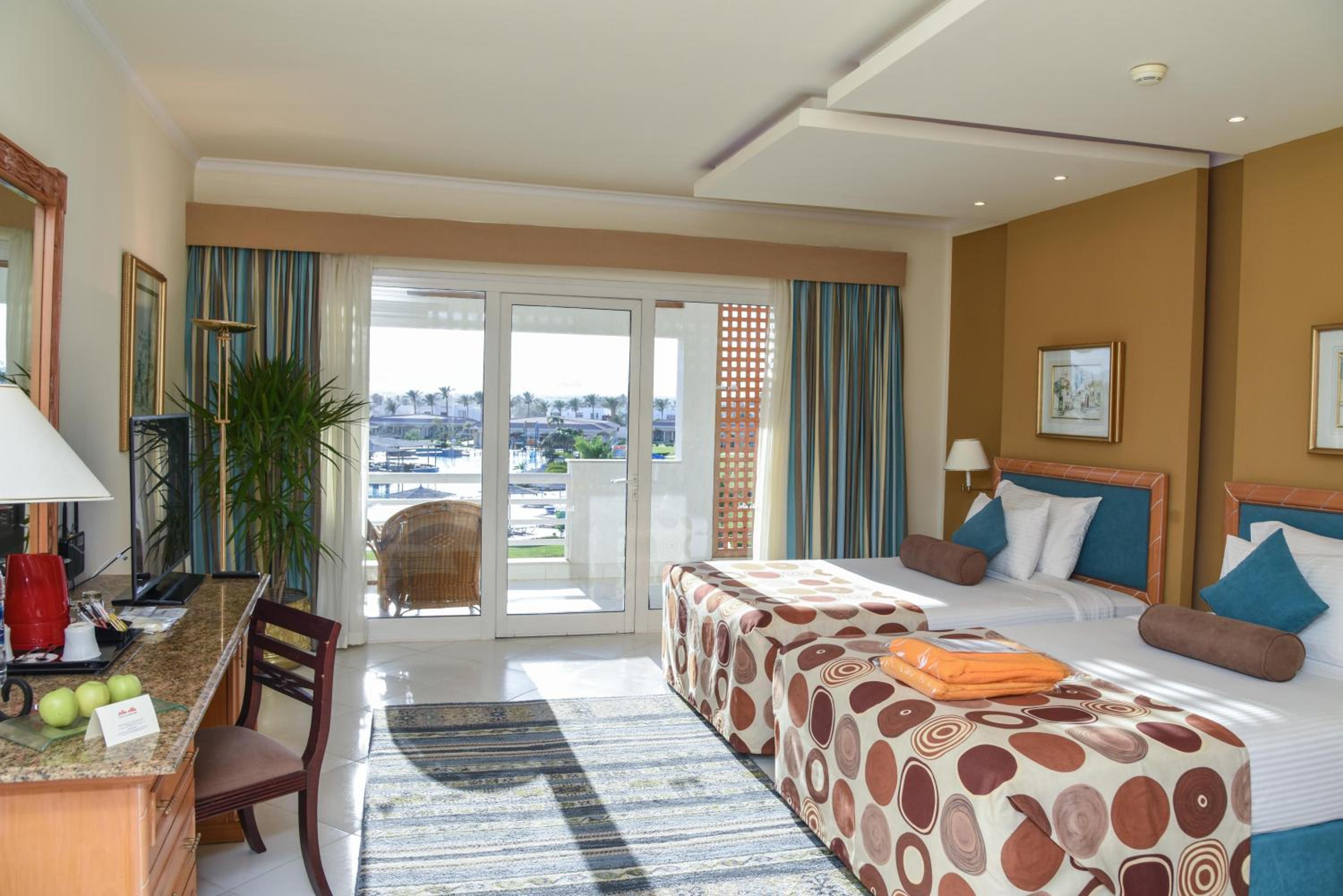 Deluxe Pool View Room - Photo 2