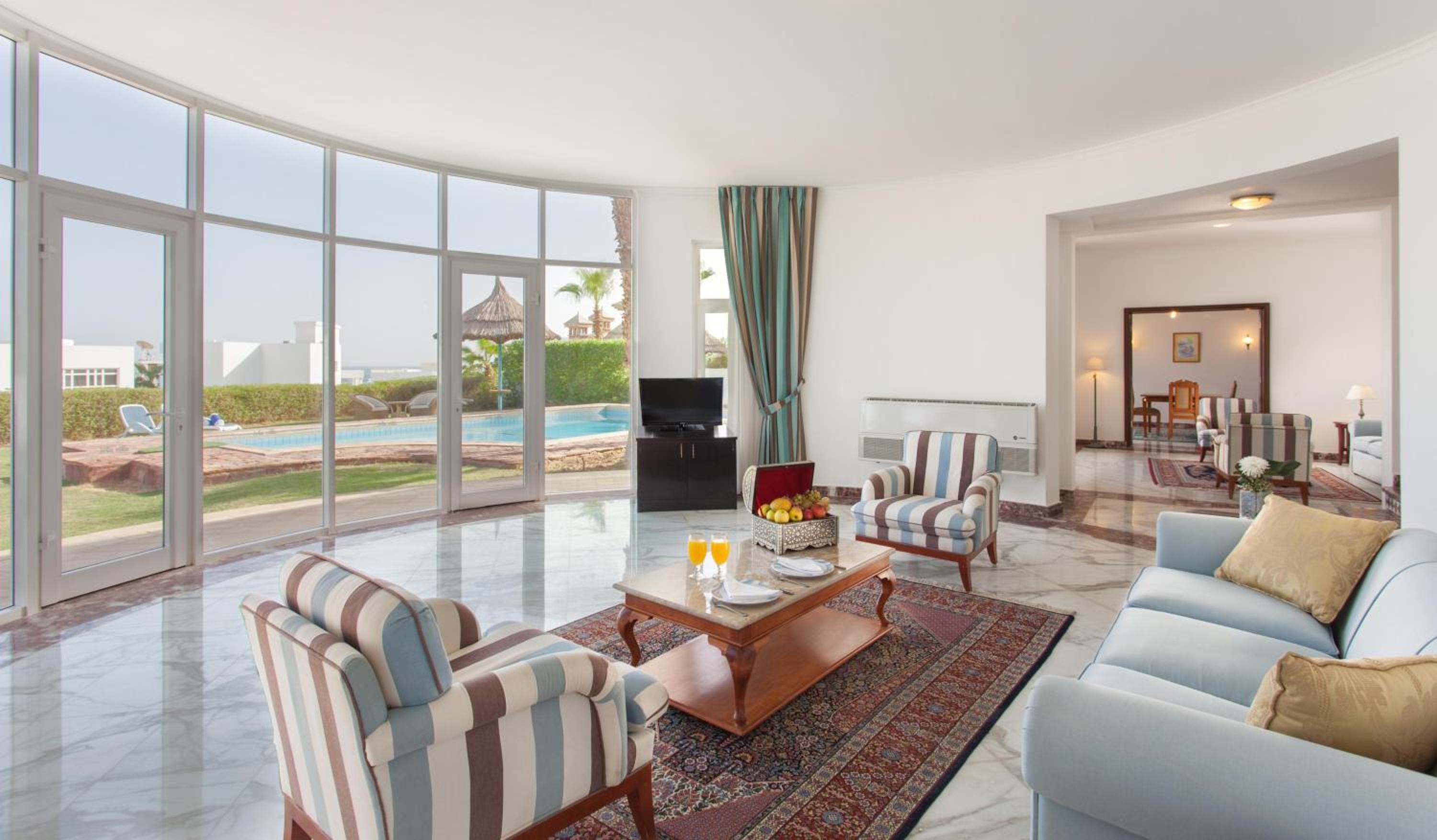 Deluxe 5 Bedroom Villa With Private Pool - Photo 1