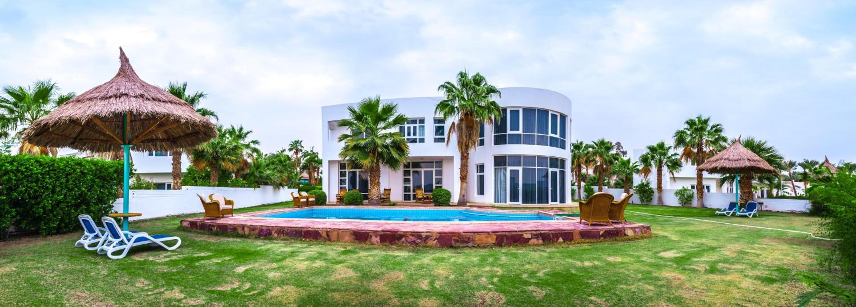Deluxe 5 Bedroom Villa With Private Pool - Photo 2