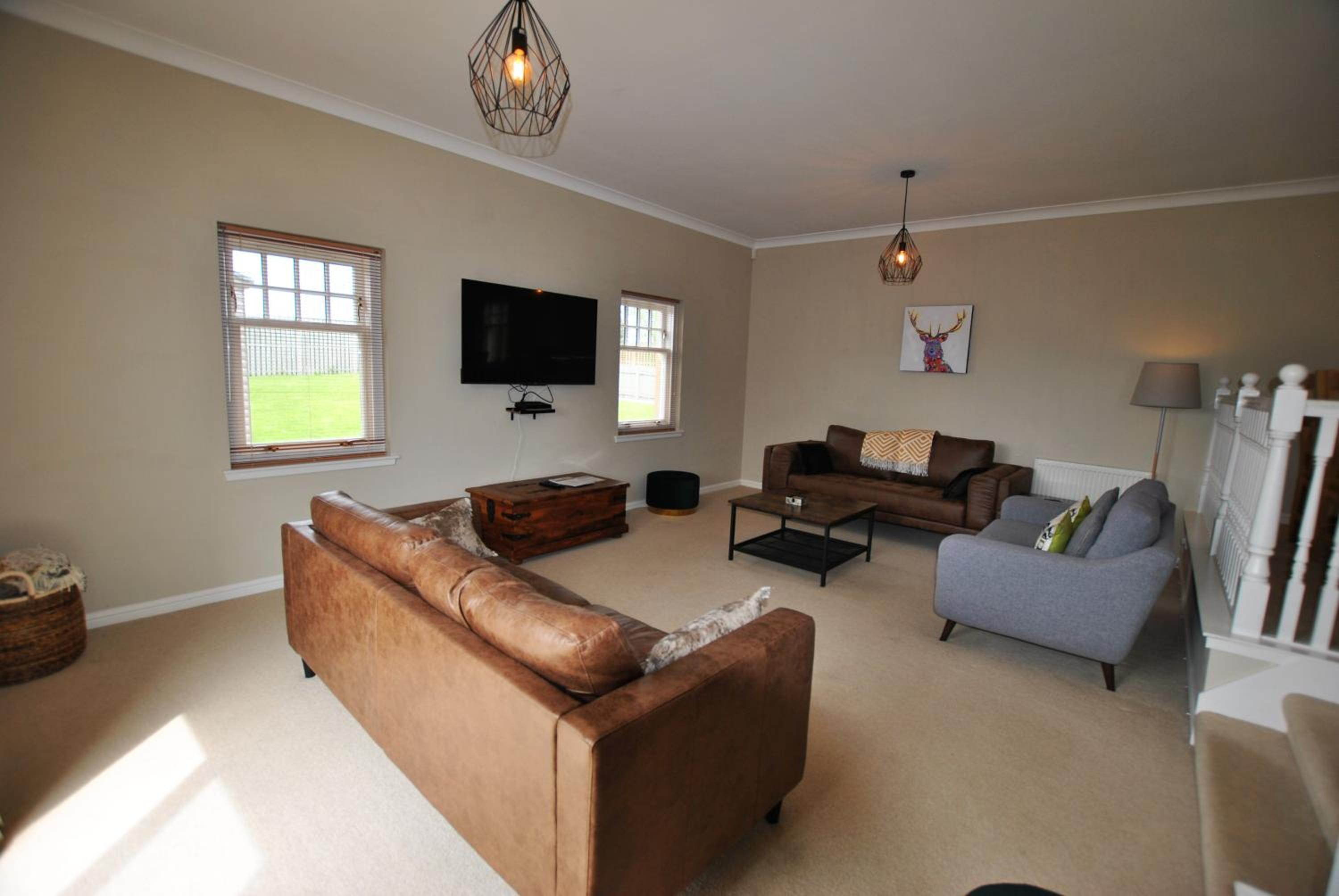 Five-Bedroom House photo 1
