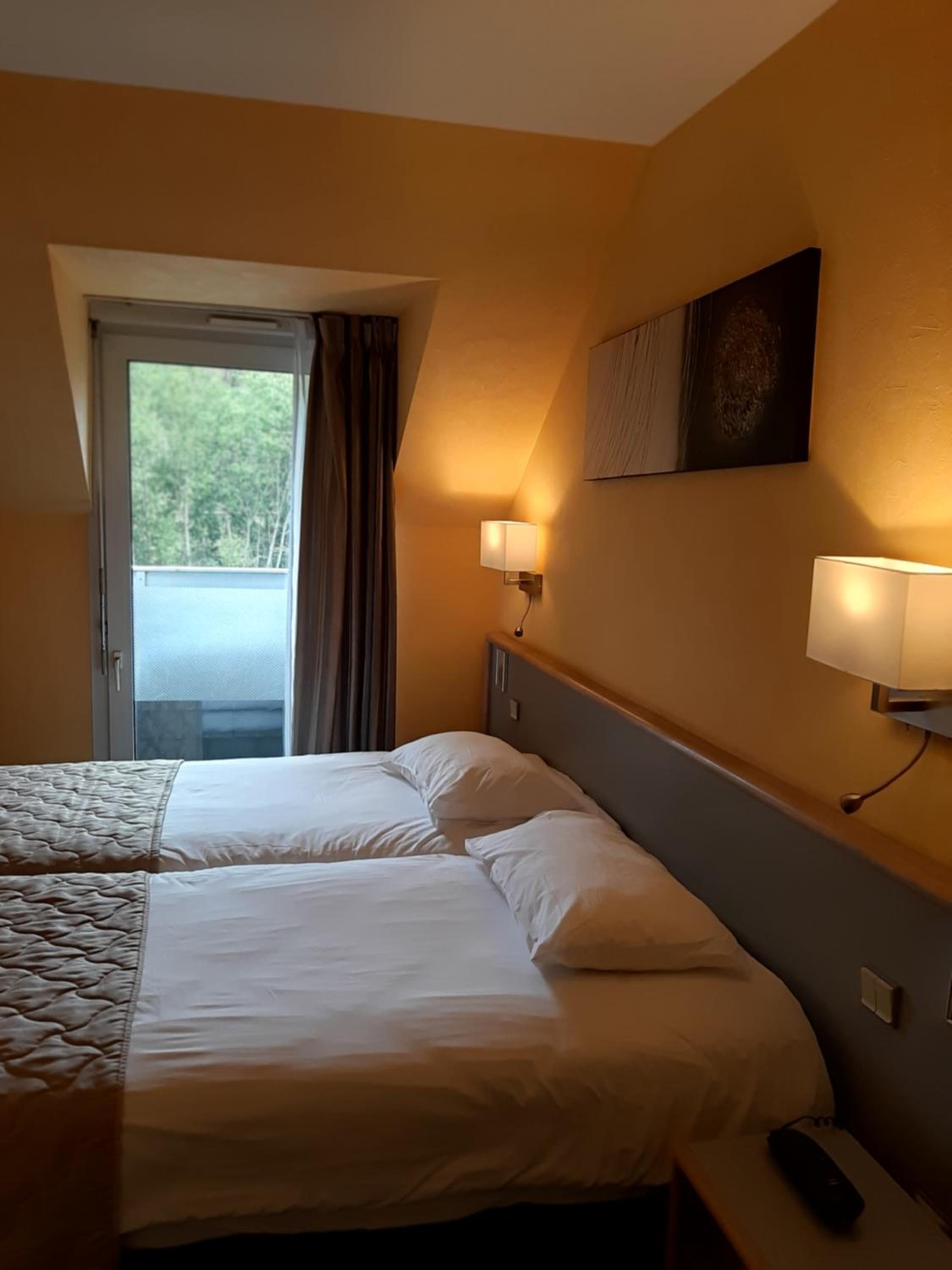 Twin Room with Courtyard View - Photo 2