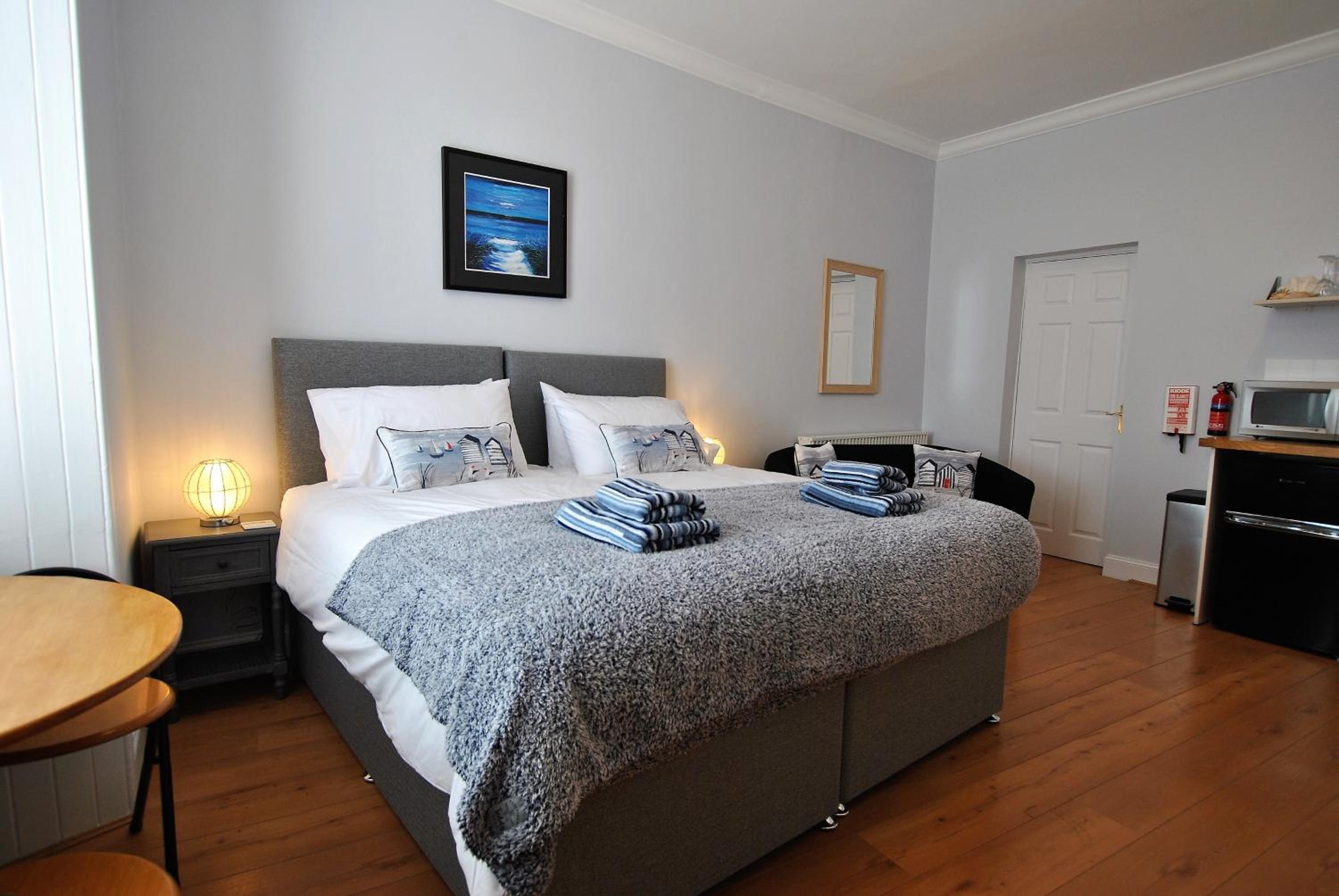 Apartment photo 2