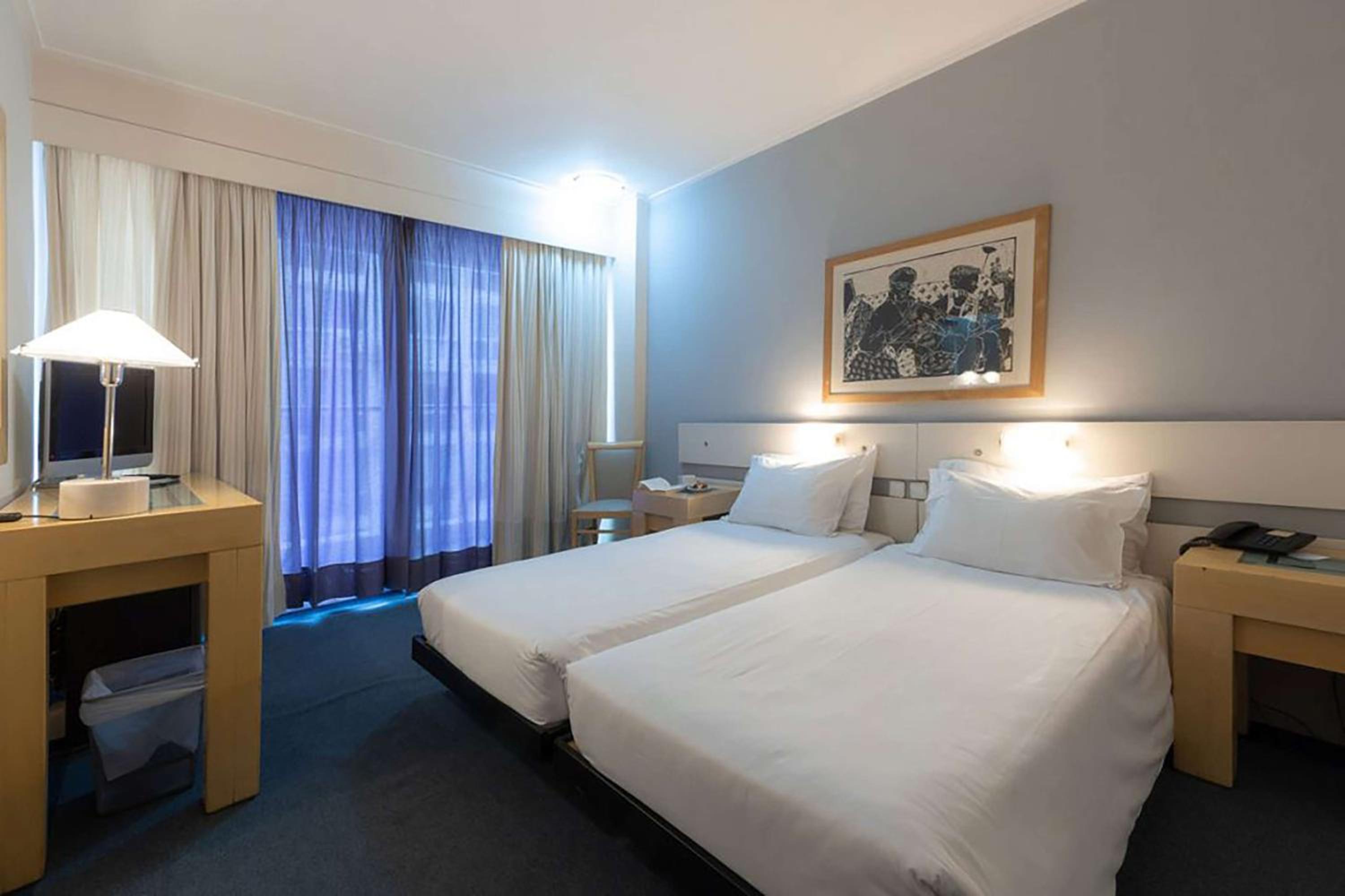 Family Room with Three Singled Beds - Non-Smoking