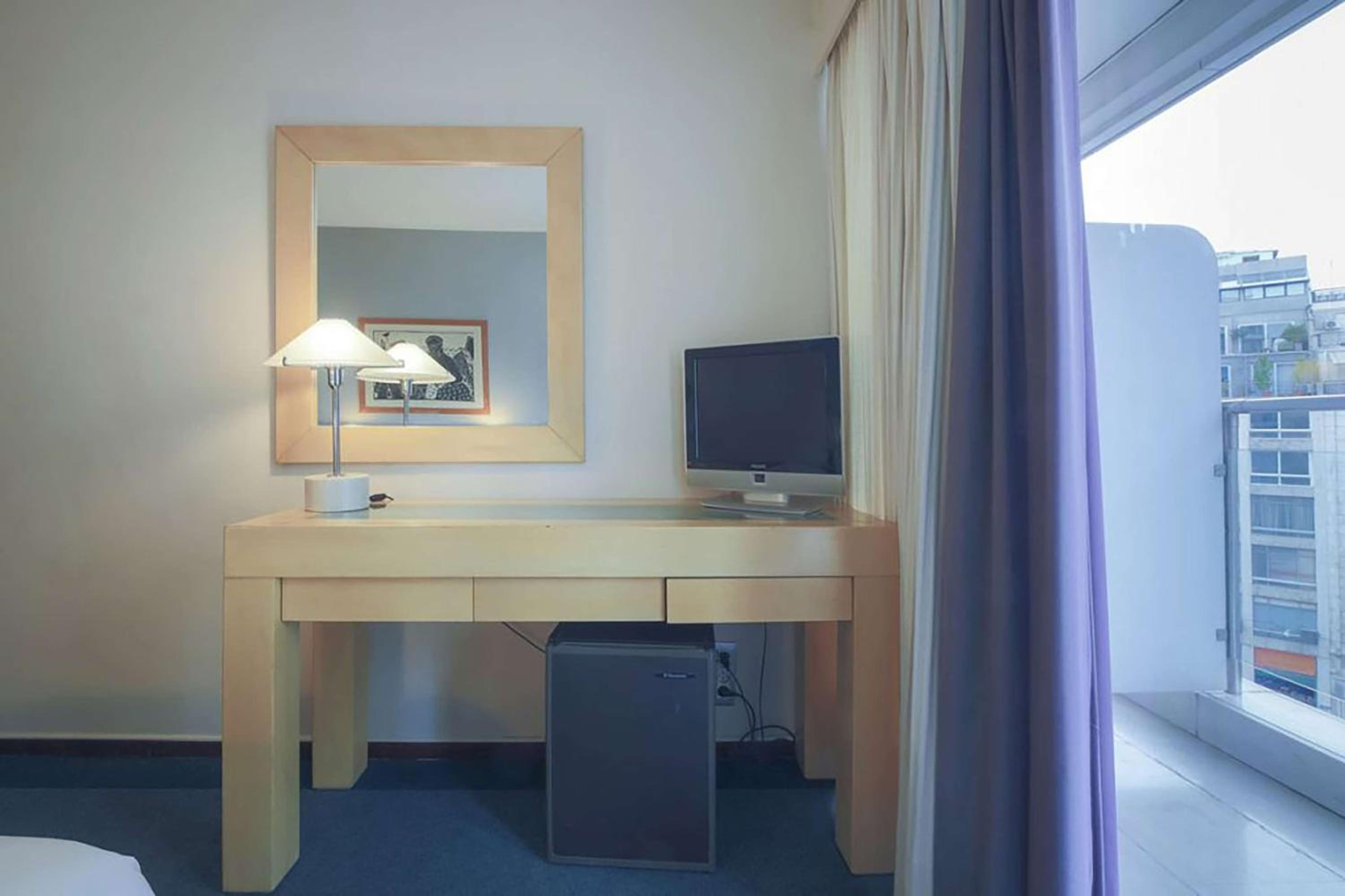 Comfort Twin Room - Non-Smoking thumbnail 6