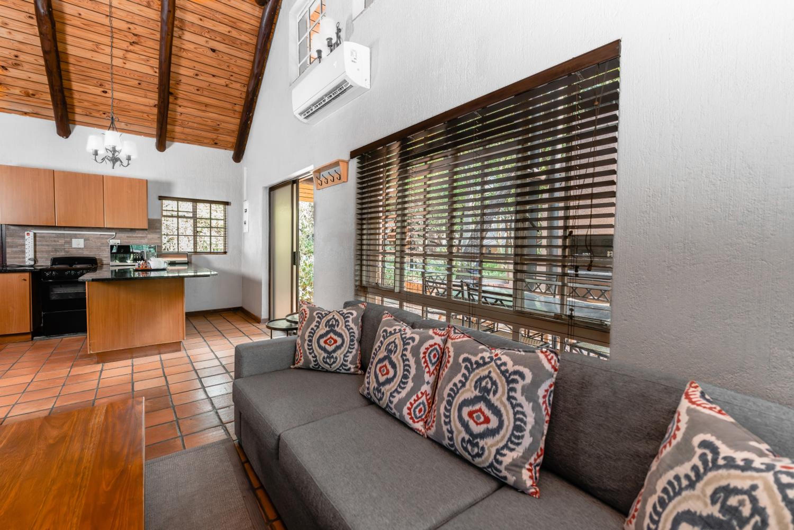 Kruger Self-Catering Chalet - Photo 7
