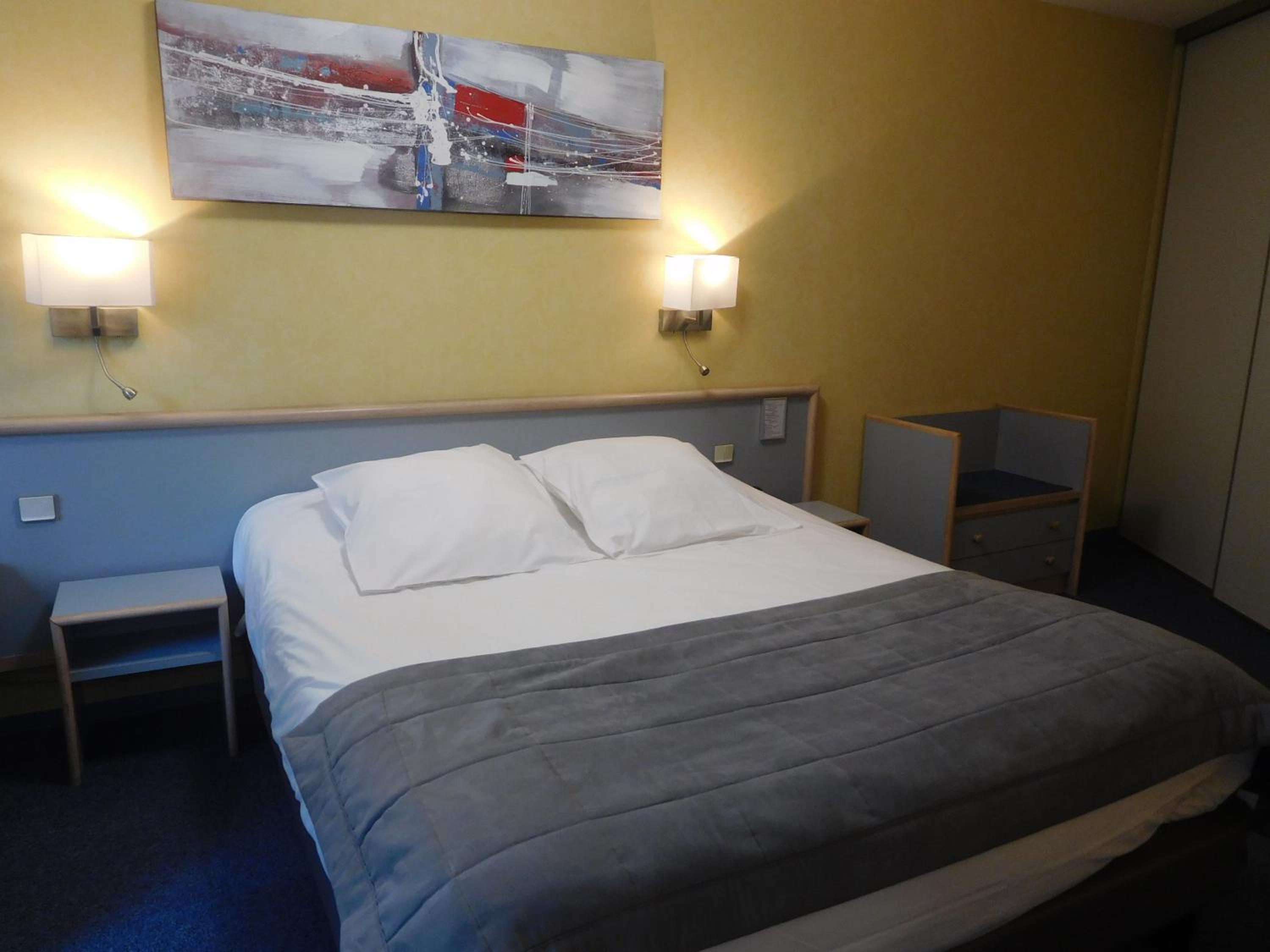 Double Room with Courtyard View - Photo 3
