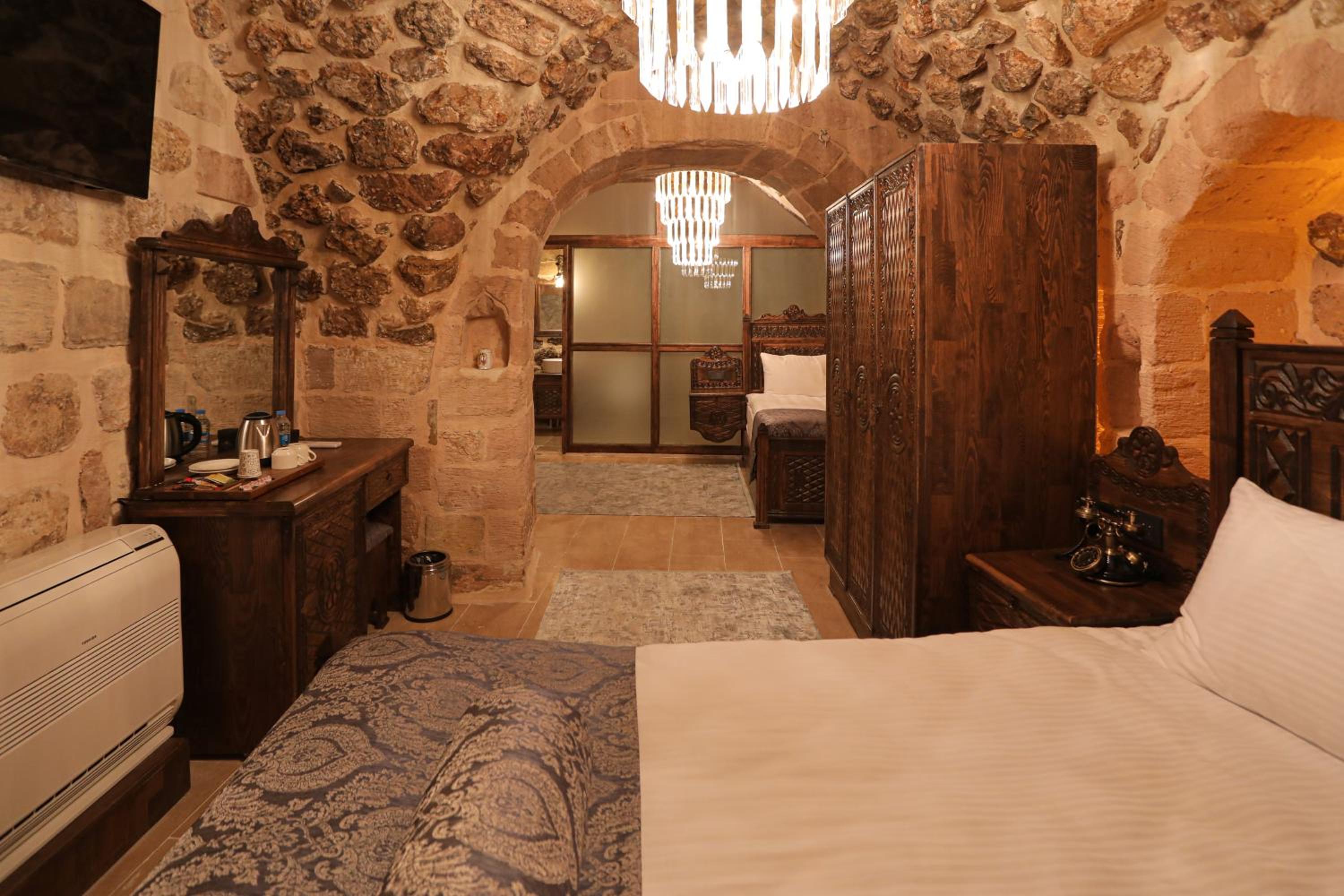 Deluxe Double Room (2 Adults + 1 Child) photo 1