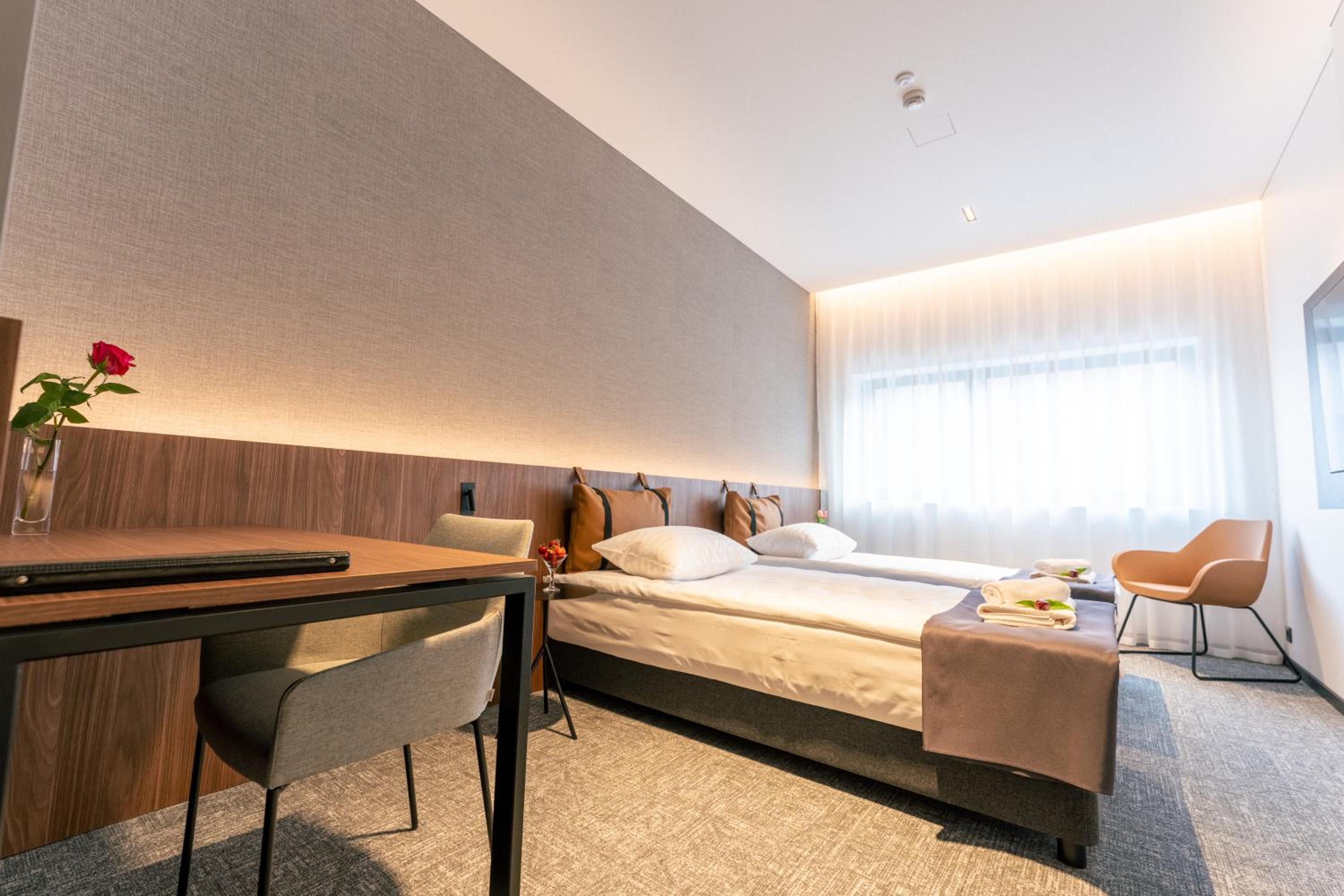 Standard Twin Room - Photo 2