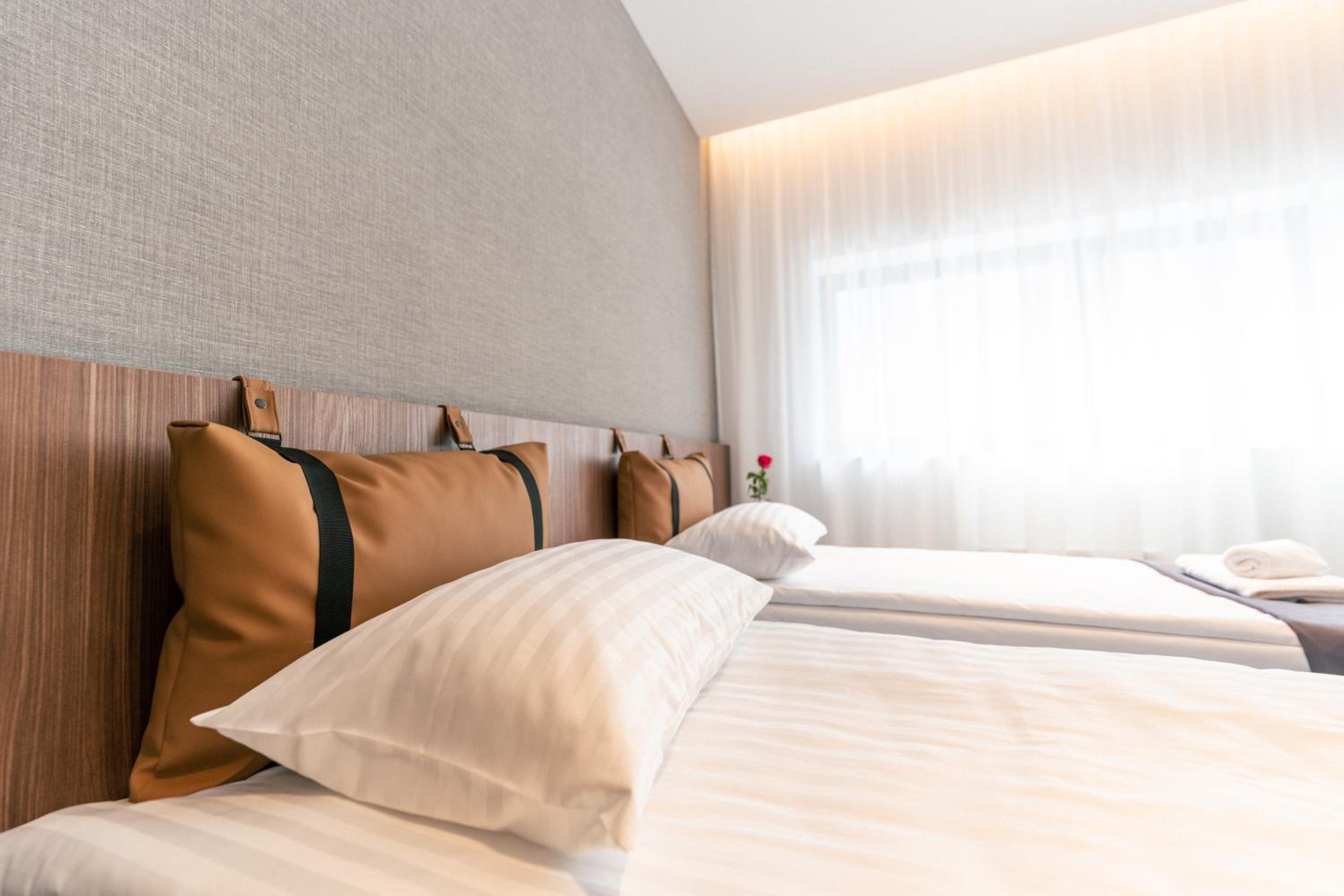 Standard Twin Room - Photo 1