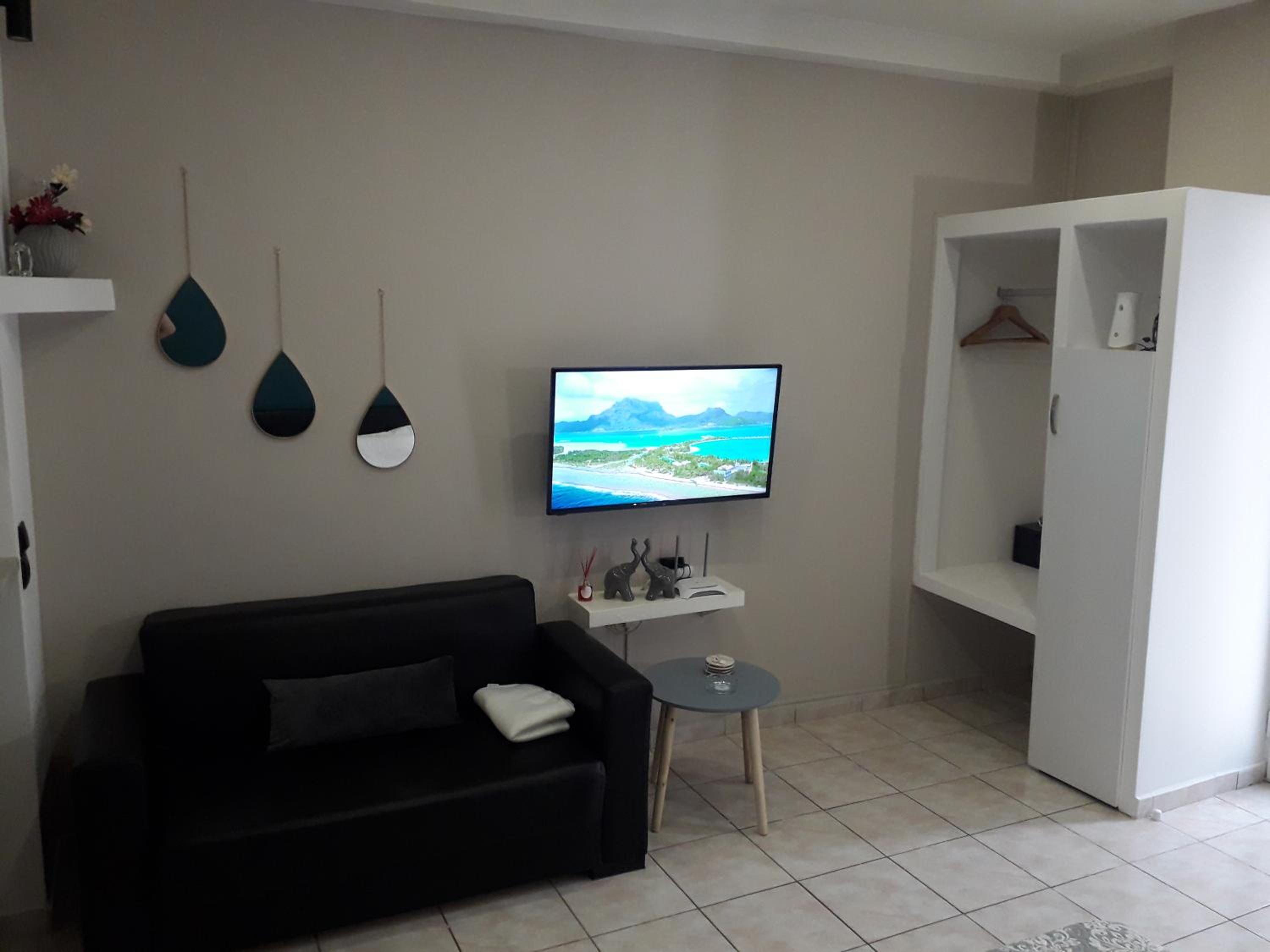 Deluxe Studio